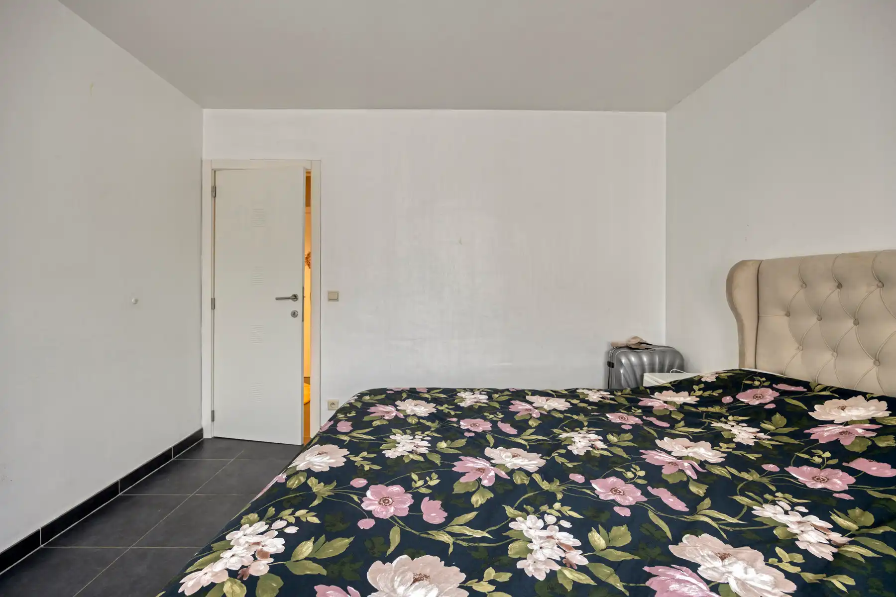 Ruim appartement met 2 slaapkamers, terras en parking  foto 13