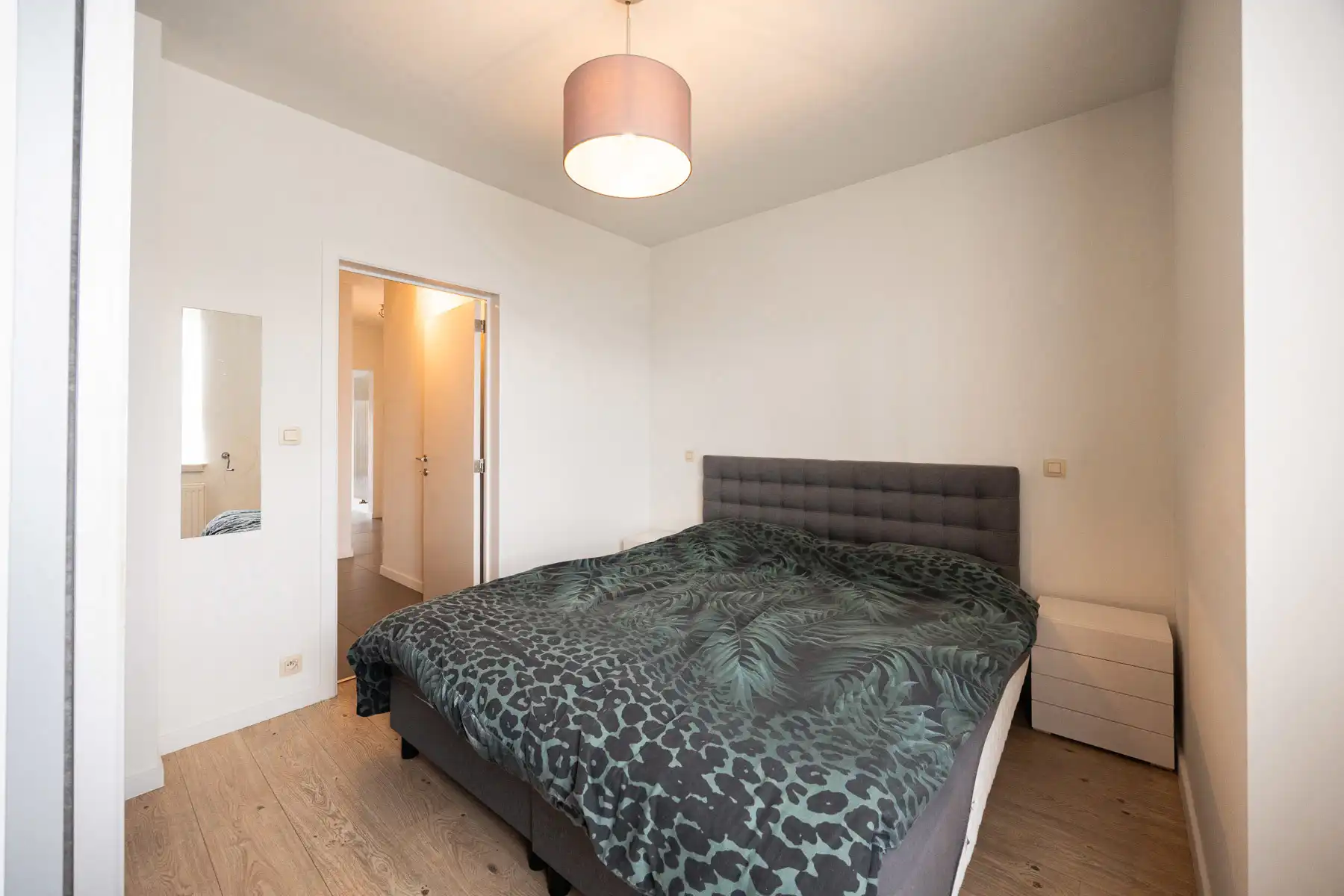 Instapklaar gelijkvloers appartement met tuin en carport foto 10