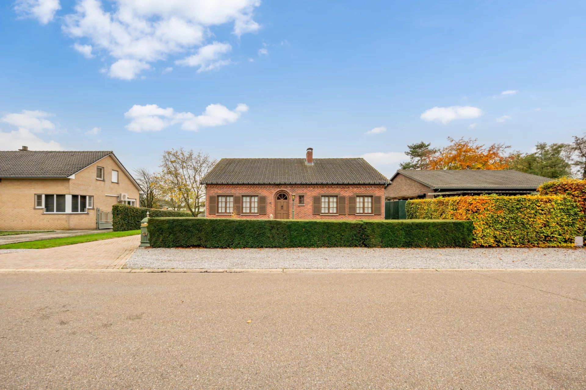 Gelijkvloerse woning met 3 slaapkamers te Stal foto {{pictureIndex}}