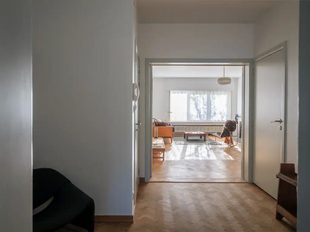 Een stijlvol appartement in de&nbsp;Sportstraat, met een warm mid-century karakter en hedendaags wooncomfort. foto 10