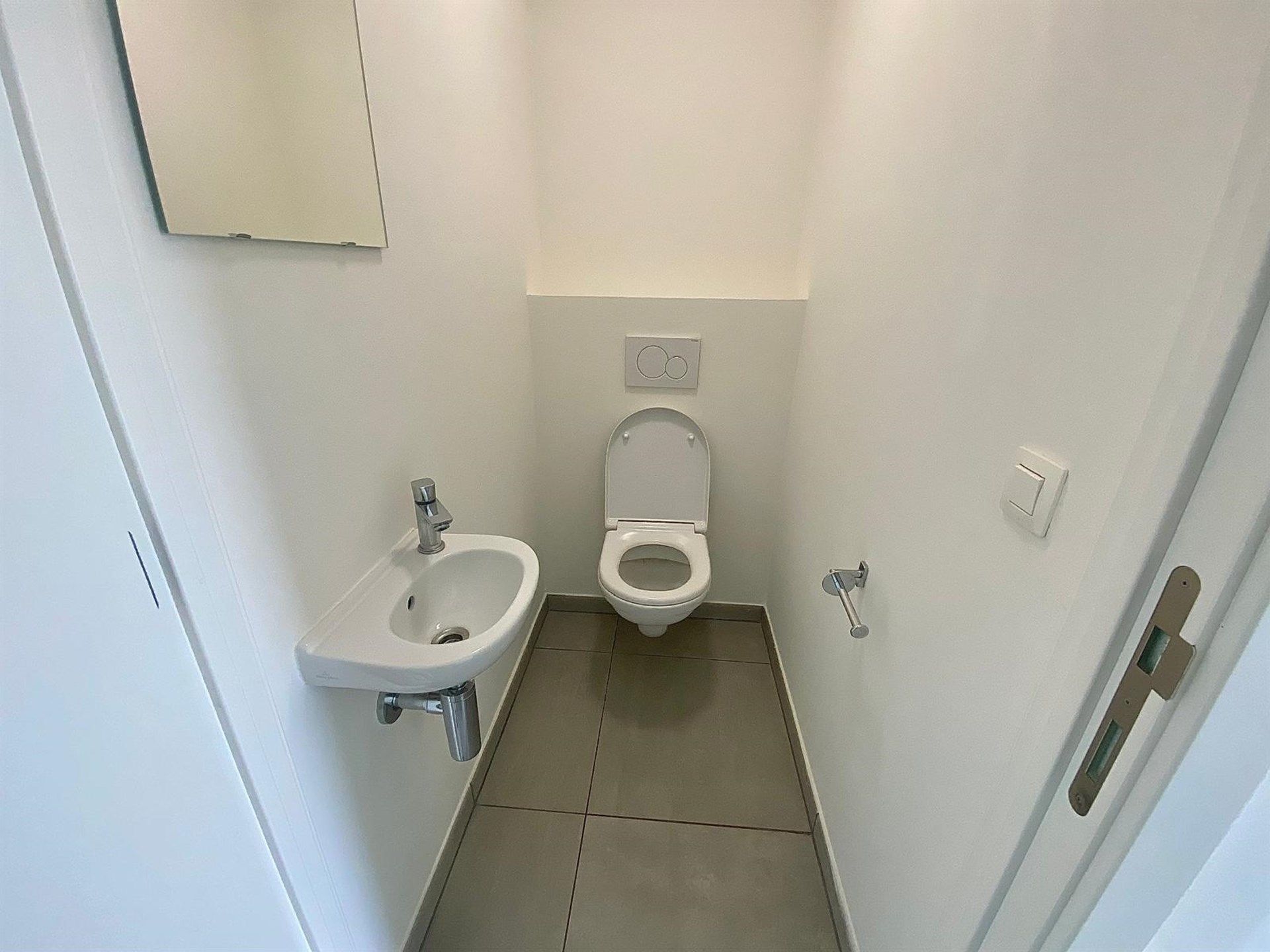 Eén-slaapkamerappartement met autostaanplaats en berging foto 6