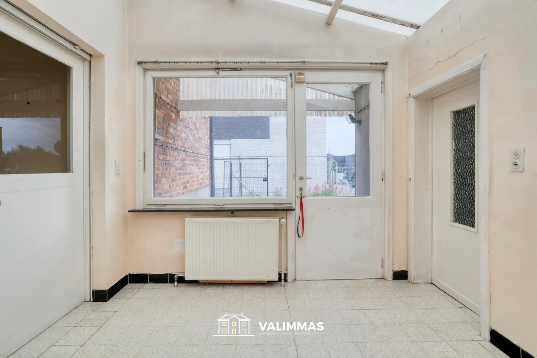 Ruime driegevelwoning met twee garages en mooie tuin... foto 16