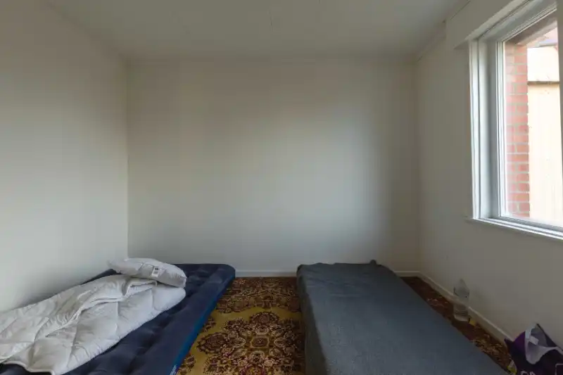 Roeselare. Opbrengsteigendom van 2 verhuurde appartementen en 1 aparte loods centraal tussen Rumbeke en Roeselare gelegen. Prijs bespreekbaar. foto 5