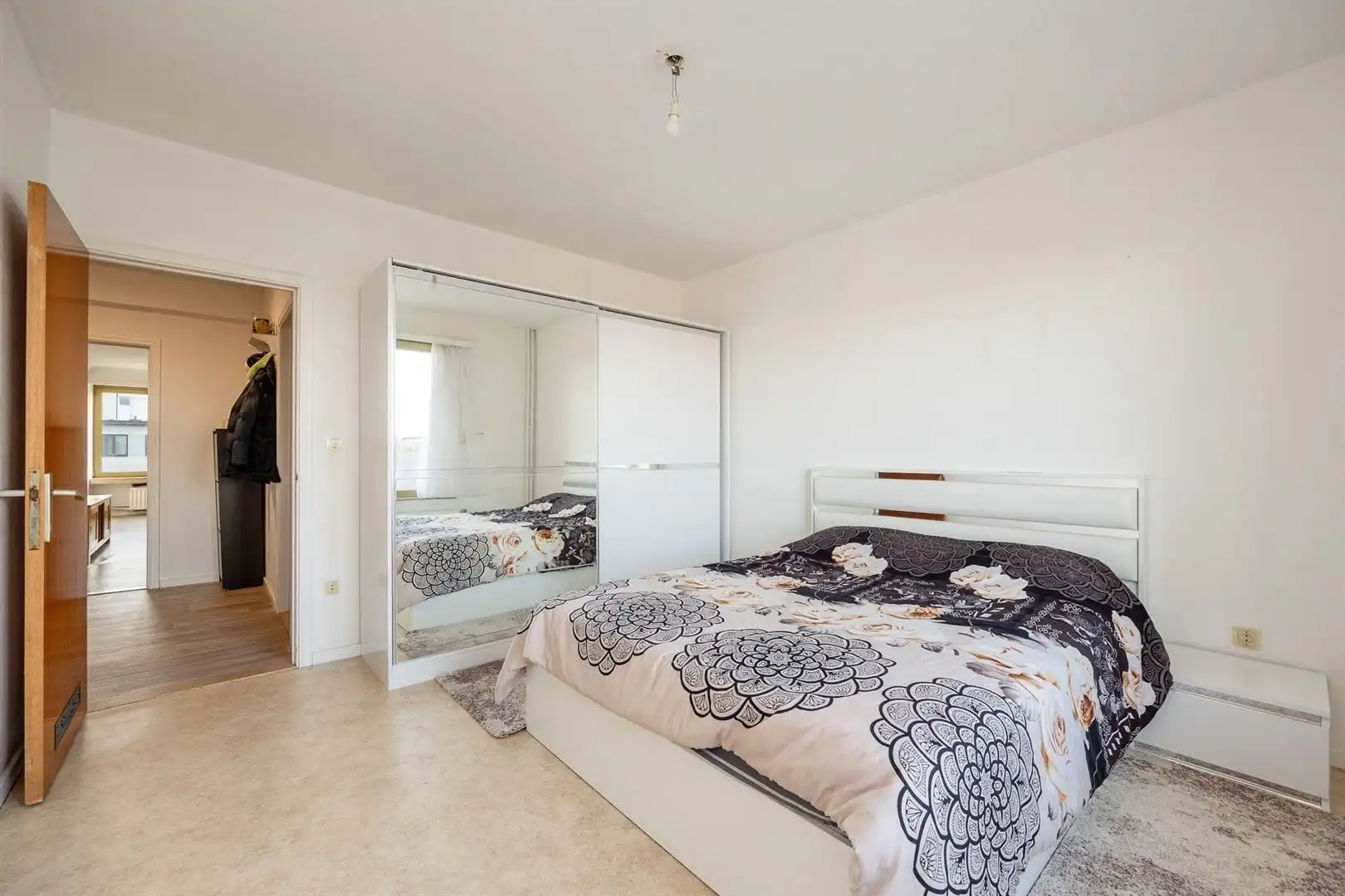 Appartement met 2 slaapkamers, terras en parking foto 12