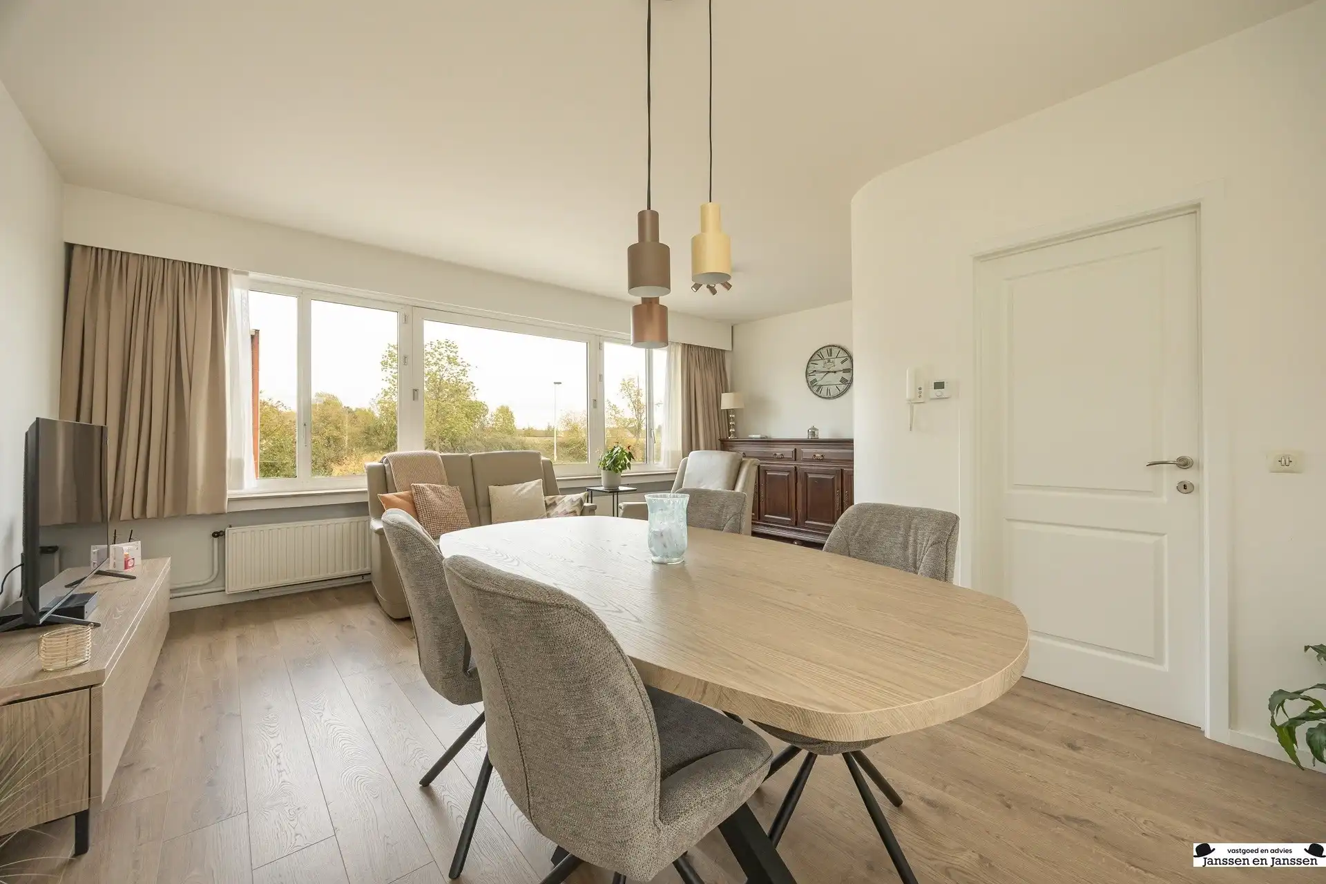 Instapklare bel-etagewoning met 3 slaapkamers, garage en zonnige tuin in Ekeren-Donk foto 7