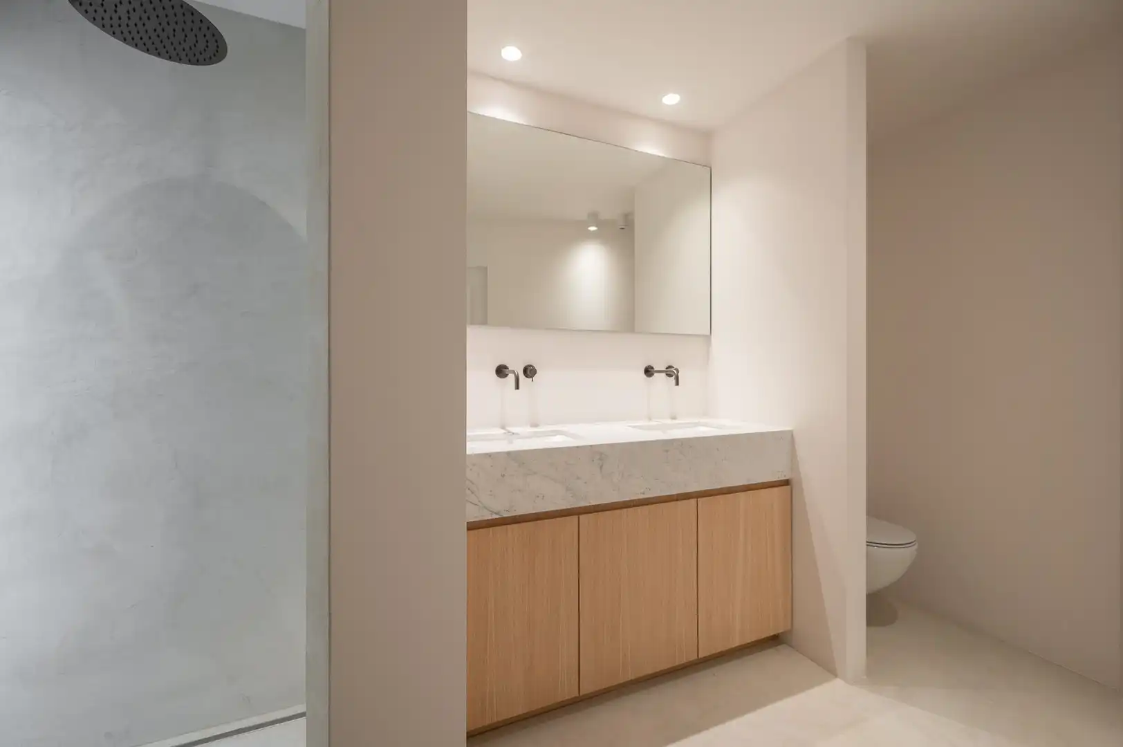 Lichtrijk 3-slaapkamer appartement centraal gelegen. foto 17