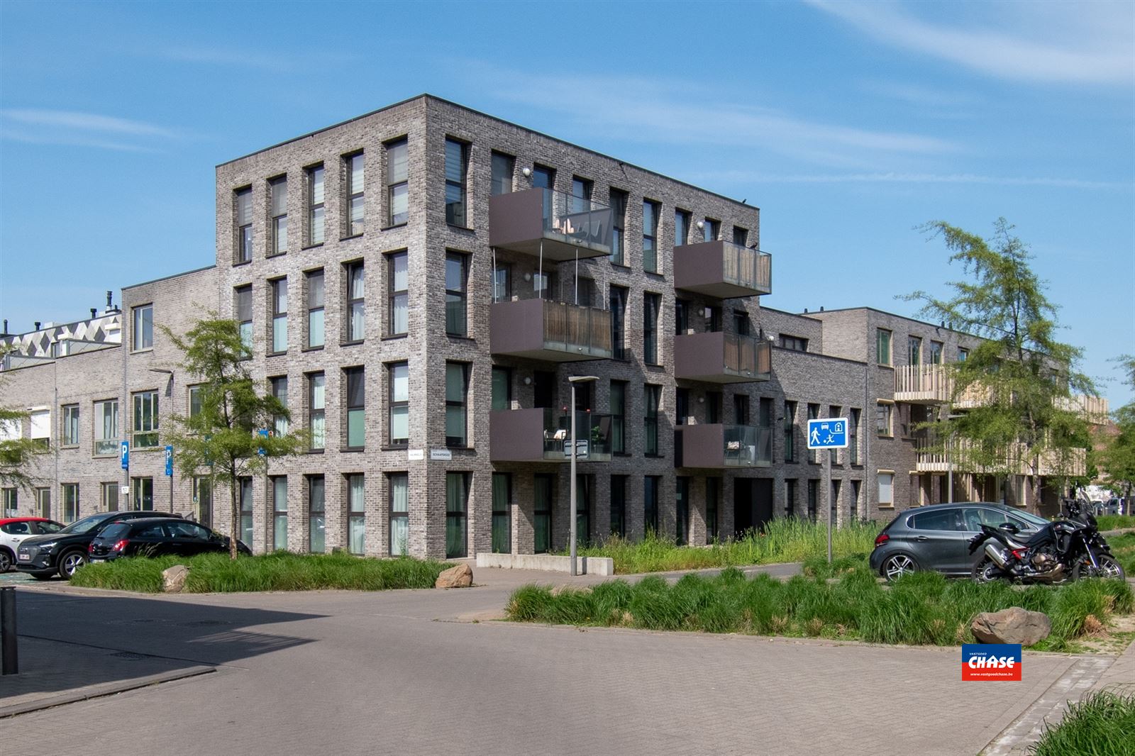 Recent gelijkvloersappartement met 2 slaapkamers foto {{pictureIndex}}