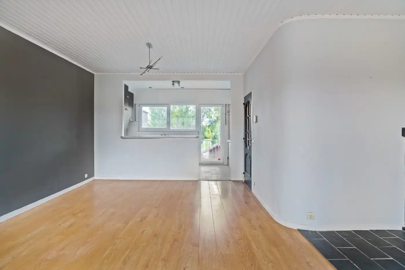 Ruime, instapklare bel-etagewoning met 3 slpk., inpandige garage en tuin foto 6