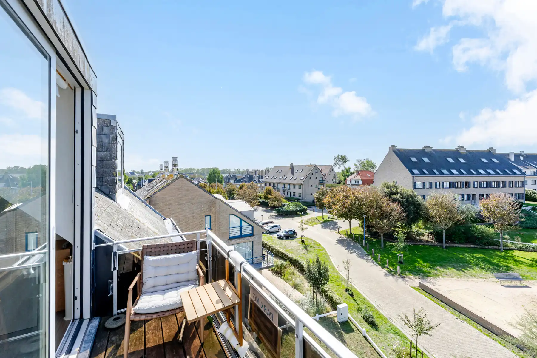 Zonnige studio met open zicht nabij het strand foto 10