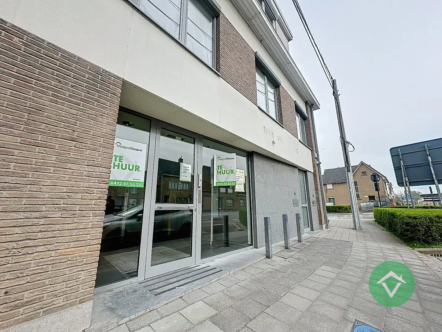 Commerciële toplocatie in Vleteren met burelen, vergaderruimtes en parking foto 3