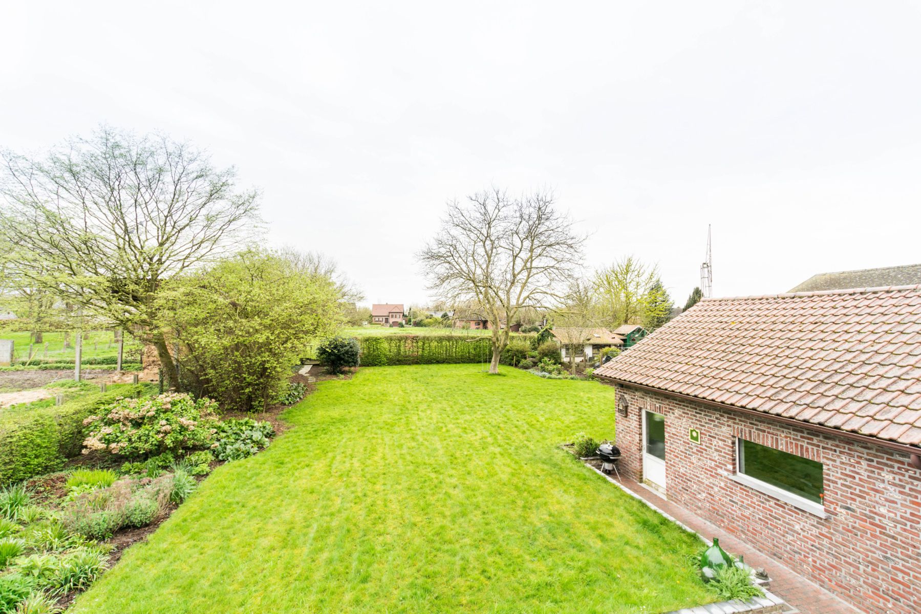 Karaktervolle burgerwoning met praktijkruimte, garage & tuin foto 10