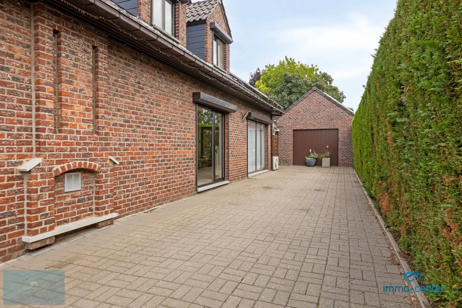 Instapklare vrijstaande woning met 4 slaapkamers en prachtige tuin foto 35