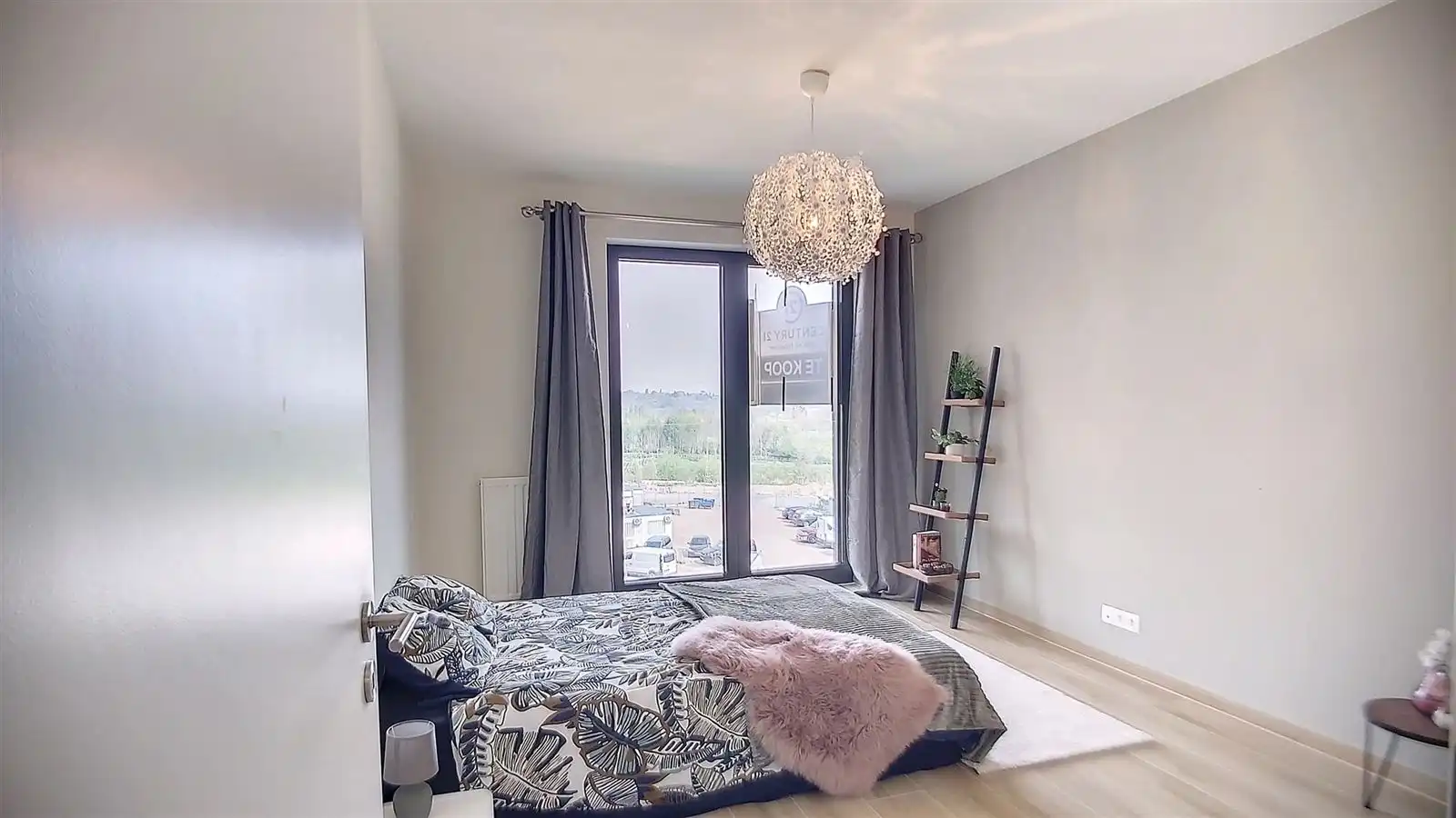 Elegant appartement met 2 slaapkamers, terras en kelder, ideaal gelegen foto 3