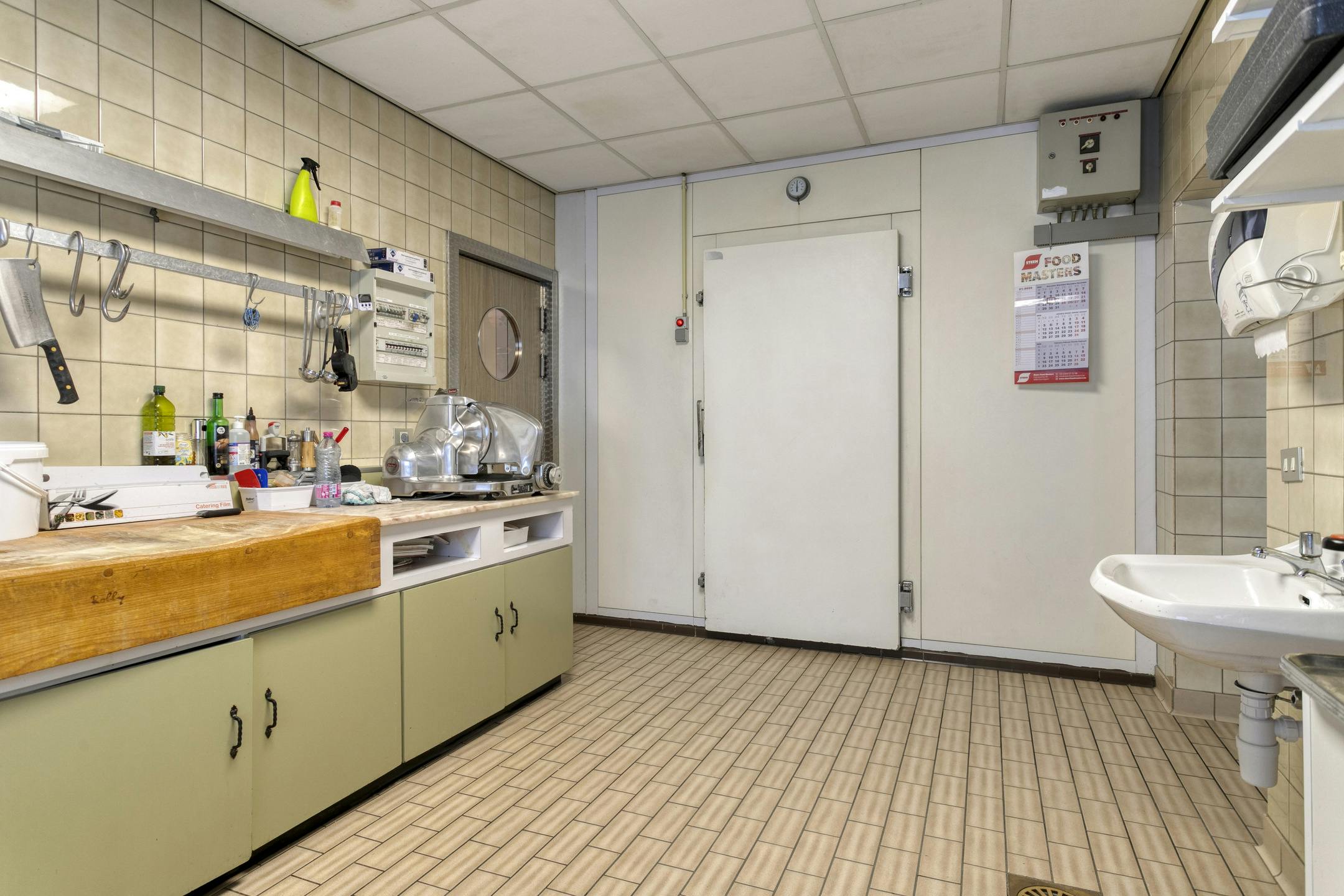 Handelspand met woonst te koop in centrum Menen foto 4