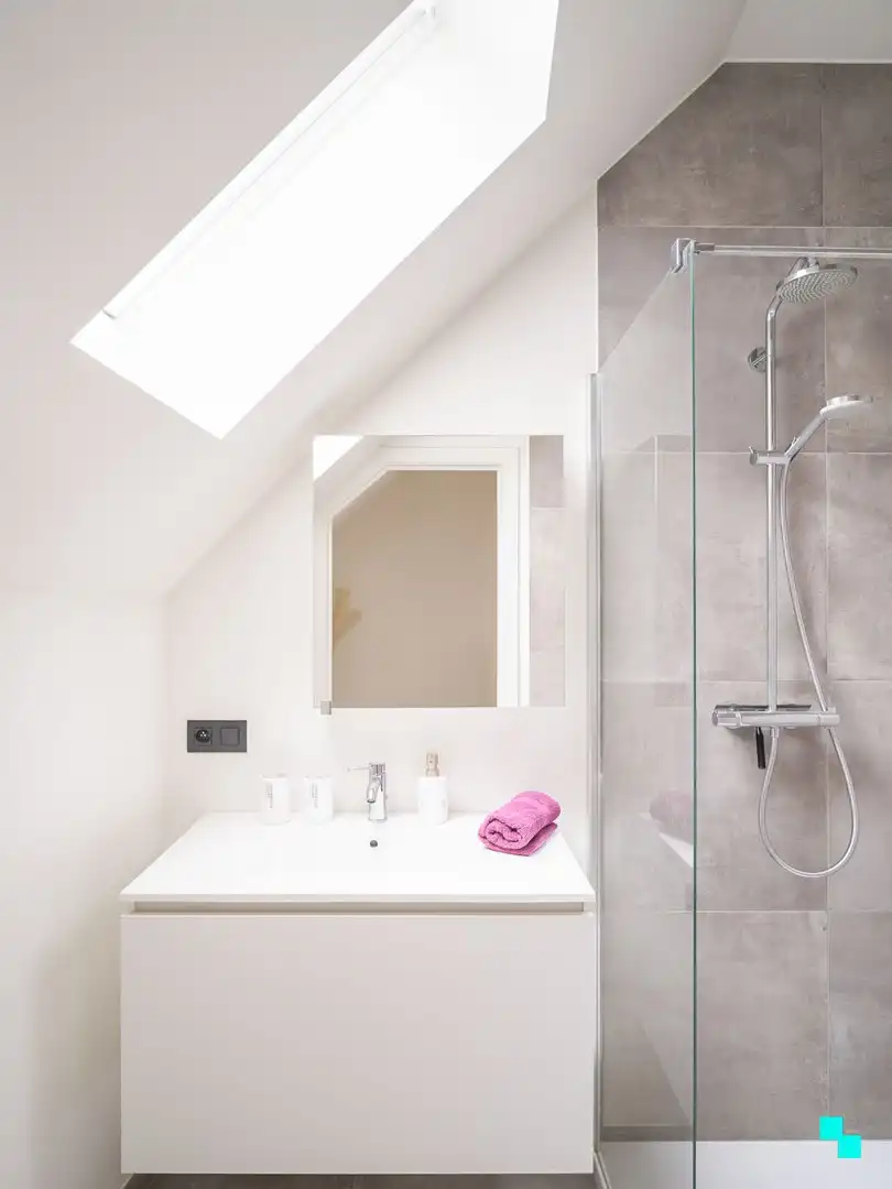 Gerenoveerd appartement met 2 slaapkamers en garage nabij Gent Dampoort foto 15