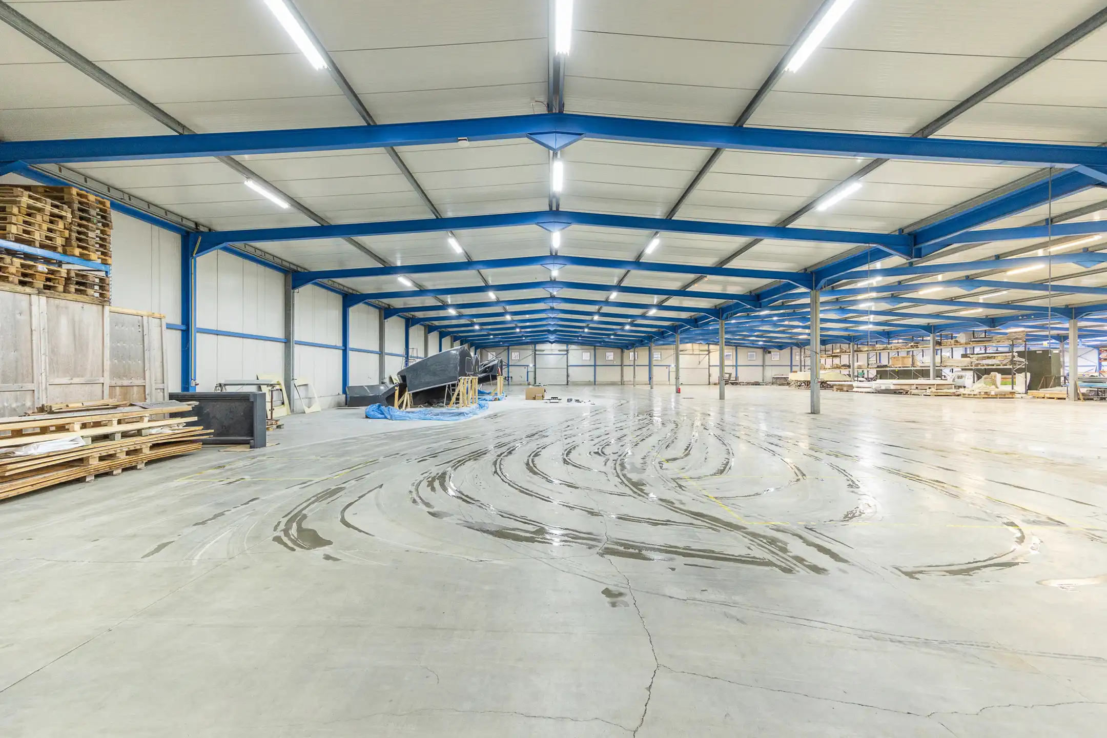 Magazijnen te huur met kantoor foto 9