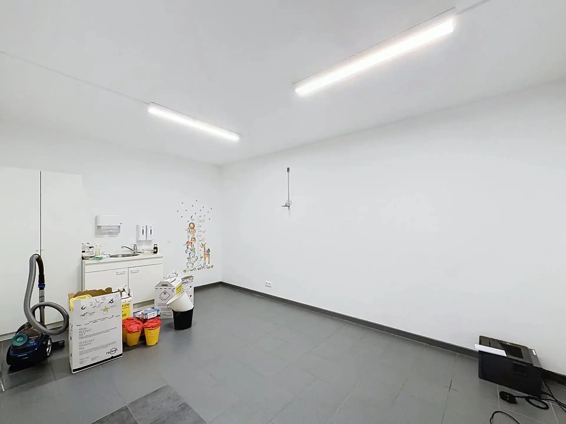 Ruime handels- en praktijkruimte van 170 m² te huur in Mol foto 18