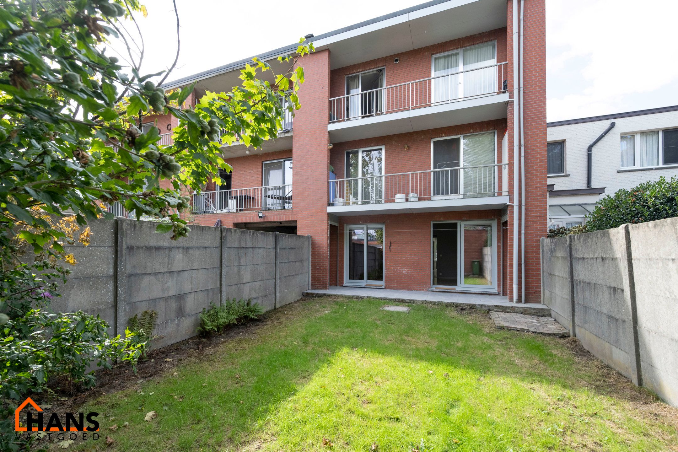 Gerenoveerd gelijkvloersappartement met tuin. foto 12