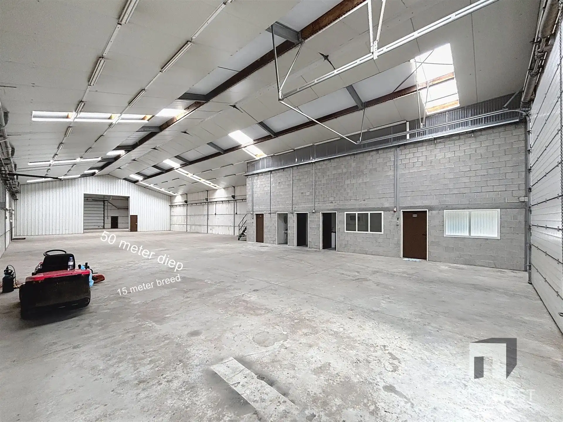 Magazijn met bureel en parking op toplocatie foto 5