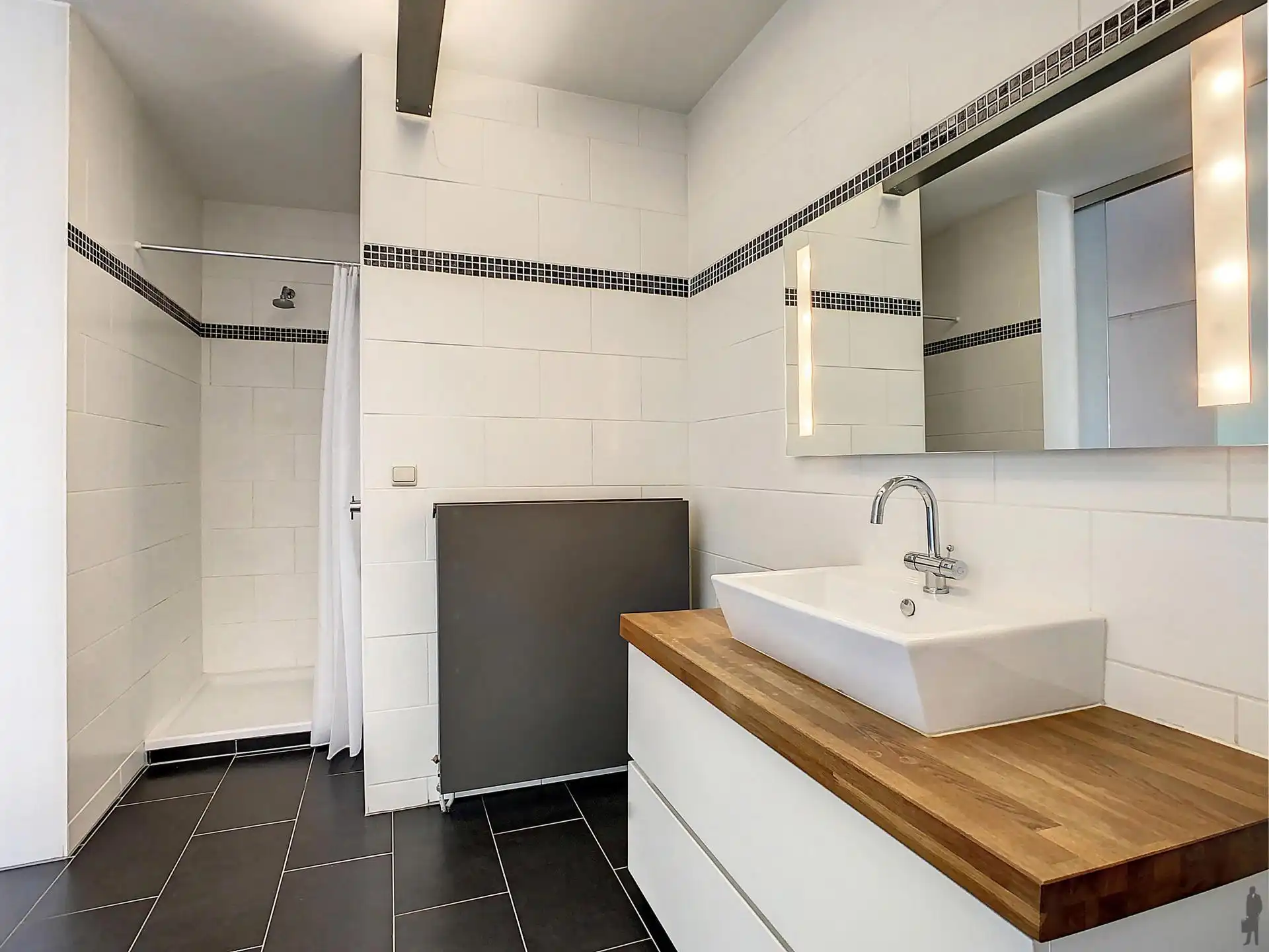 Modern, gemeubeld duplex- appartement met 1 slaapkamer en terras nabij het Eilandje!  foto 14