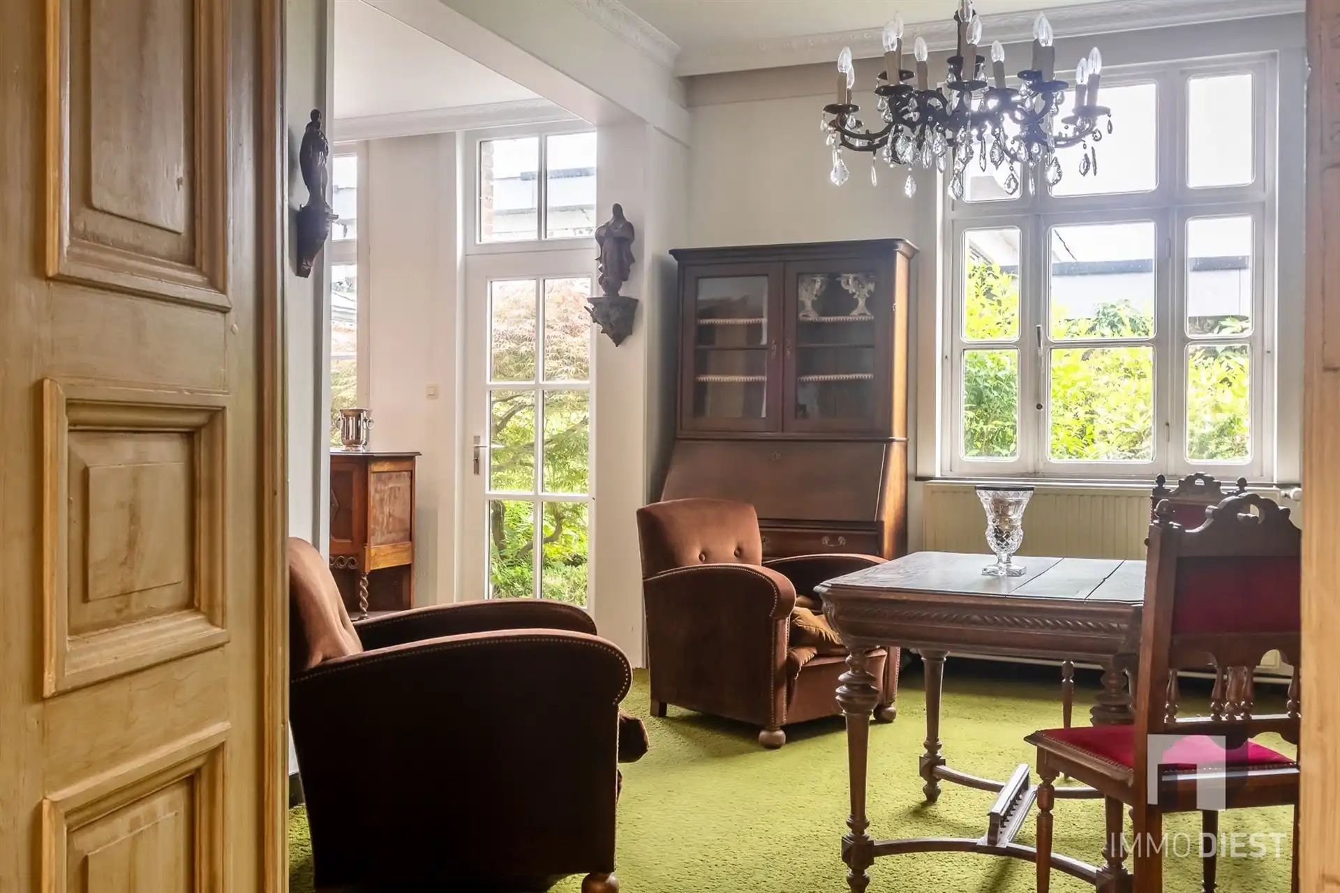 Elegante woning met vele mogelijkheden, gezellige tuin en dubbele garage foto 17