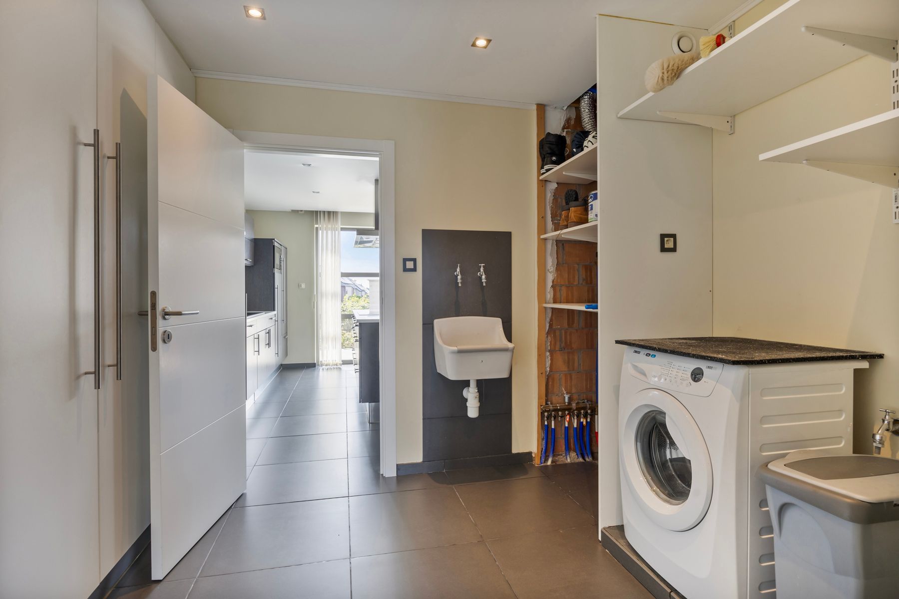 Instapklare HOB met 2 slaapkamers, garage en tuin! foto 11