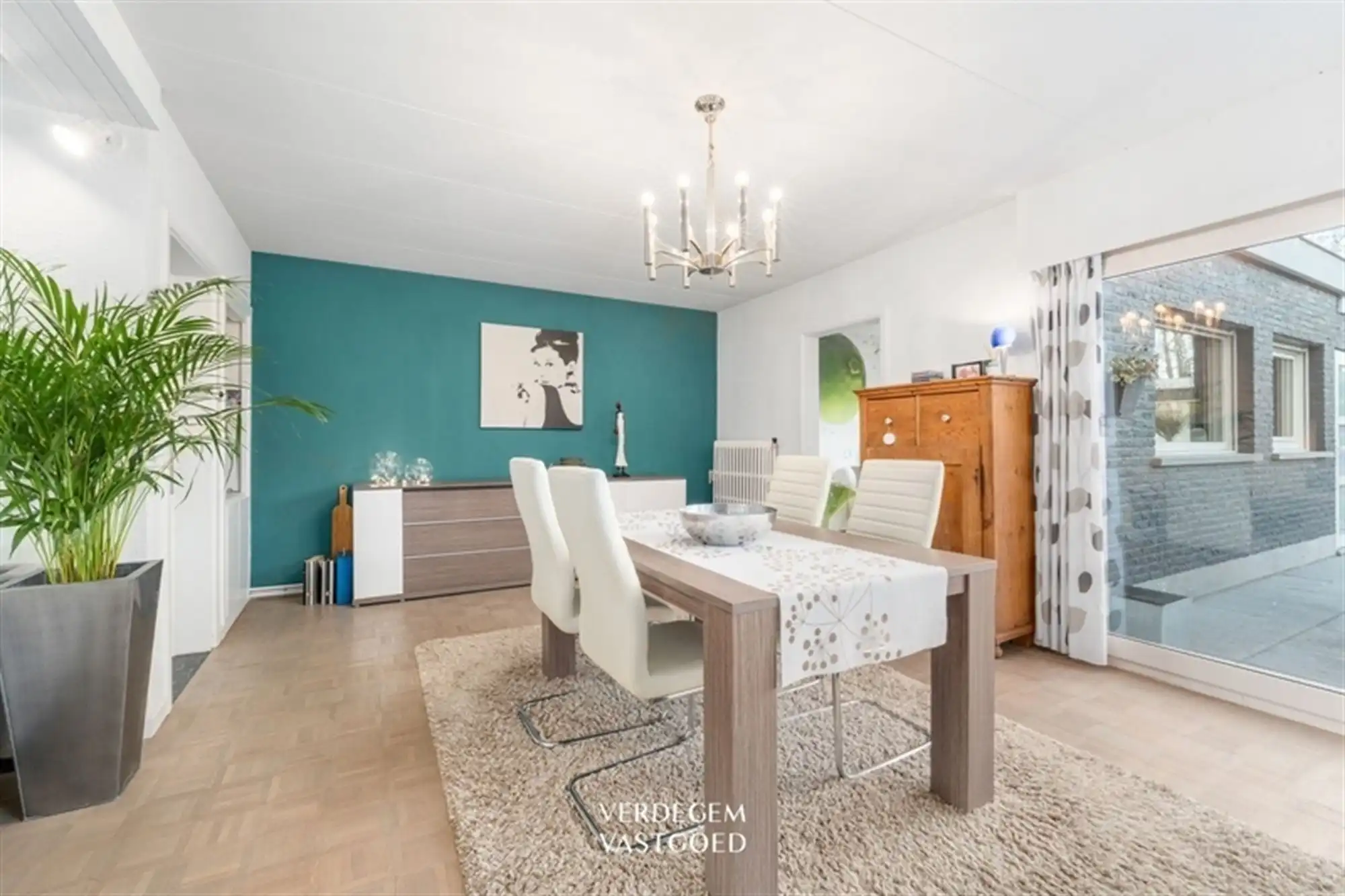 Stijlvolle en instapklare woning met 2+1 slaapkamers, garage en mooie tuin foto 8