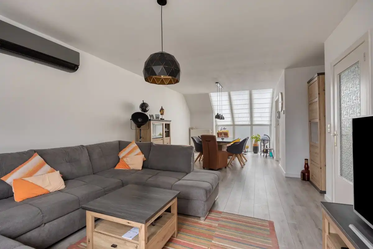 Instapklaar appartement met 2 slaapkamers en garage in het centrum van Lanaken! foto {{pictureIndex}}