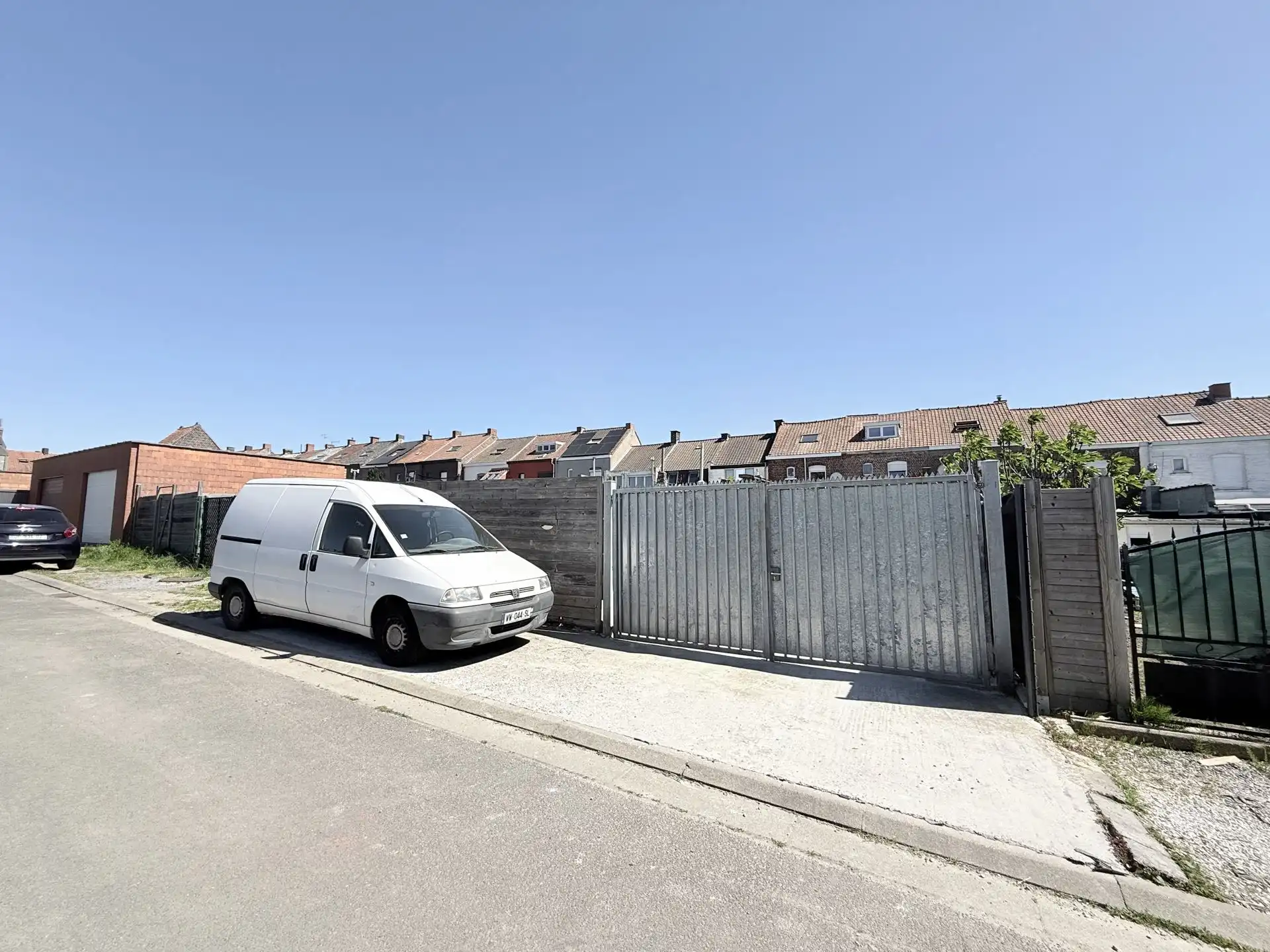 Leuke woning met 3 slk, oprit en tuin foto 10