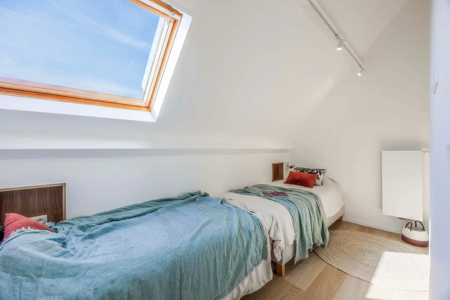 Stijlvolle vrijstaande villa met schitterende zongerichte terrassen, uitstekend gelegen op een boogscheut van het strand foto 25