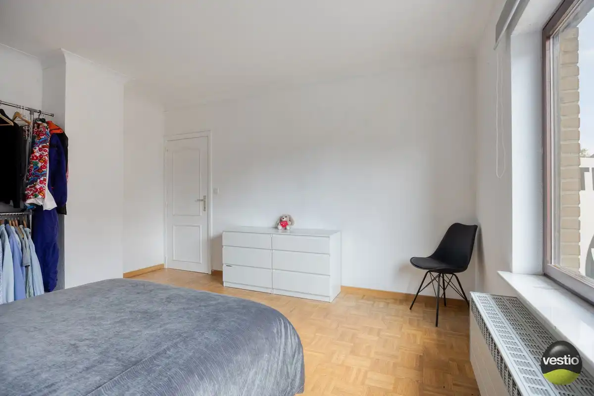 HALF VRIJSTAANDE WONING MET 4SLPK TE EIGENBILZEN. foto 13