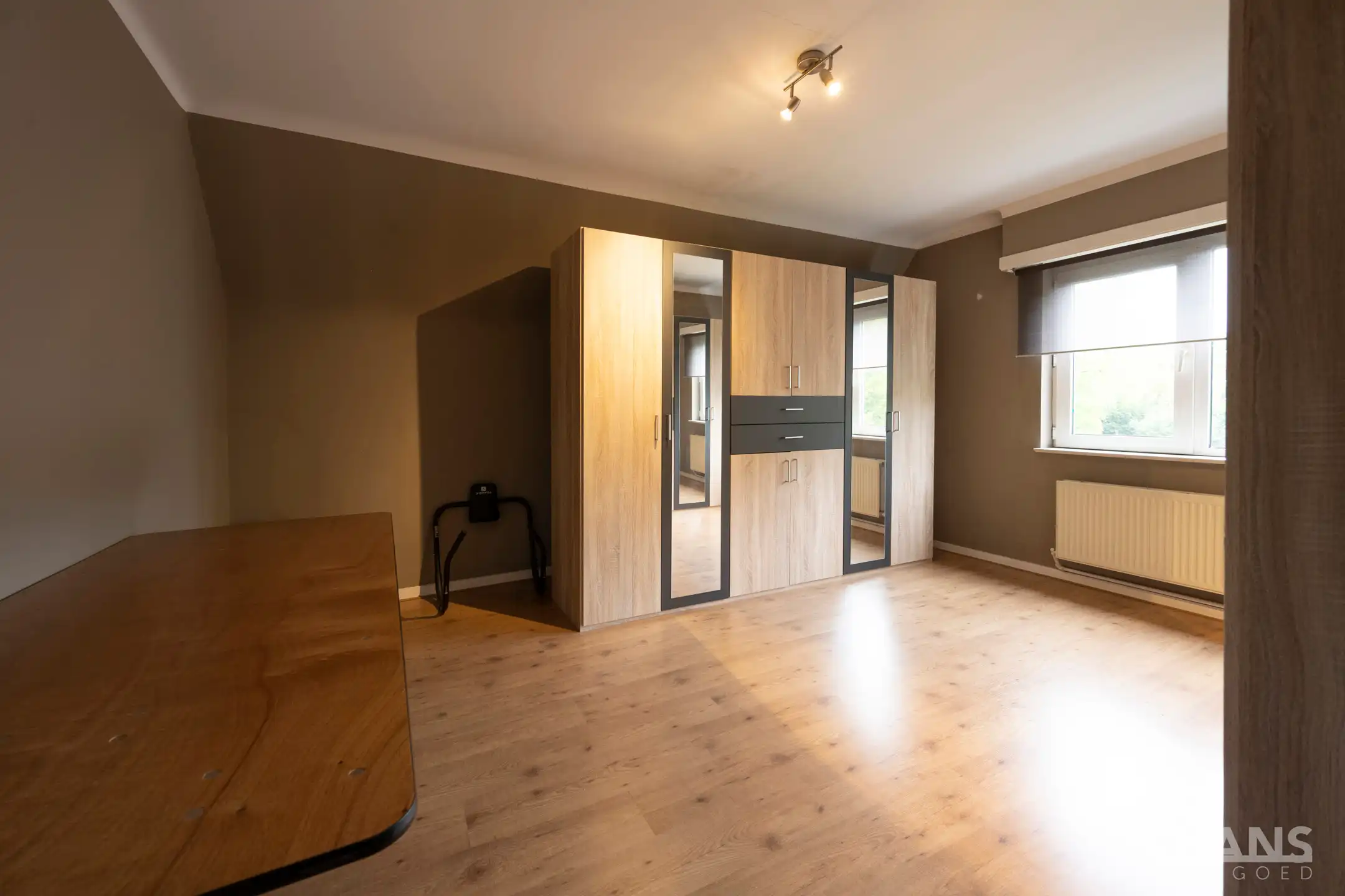 Vrijstaande woning met inpandige garage. foto 11
