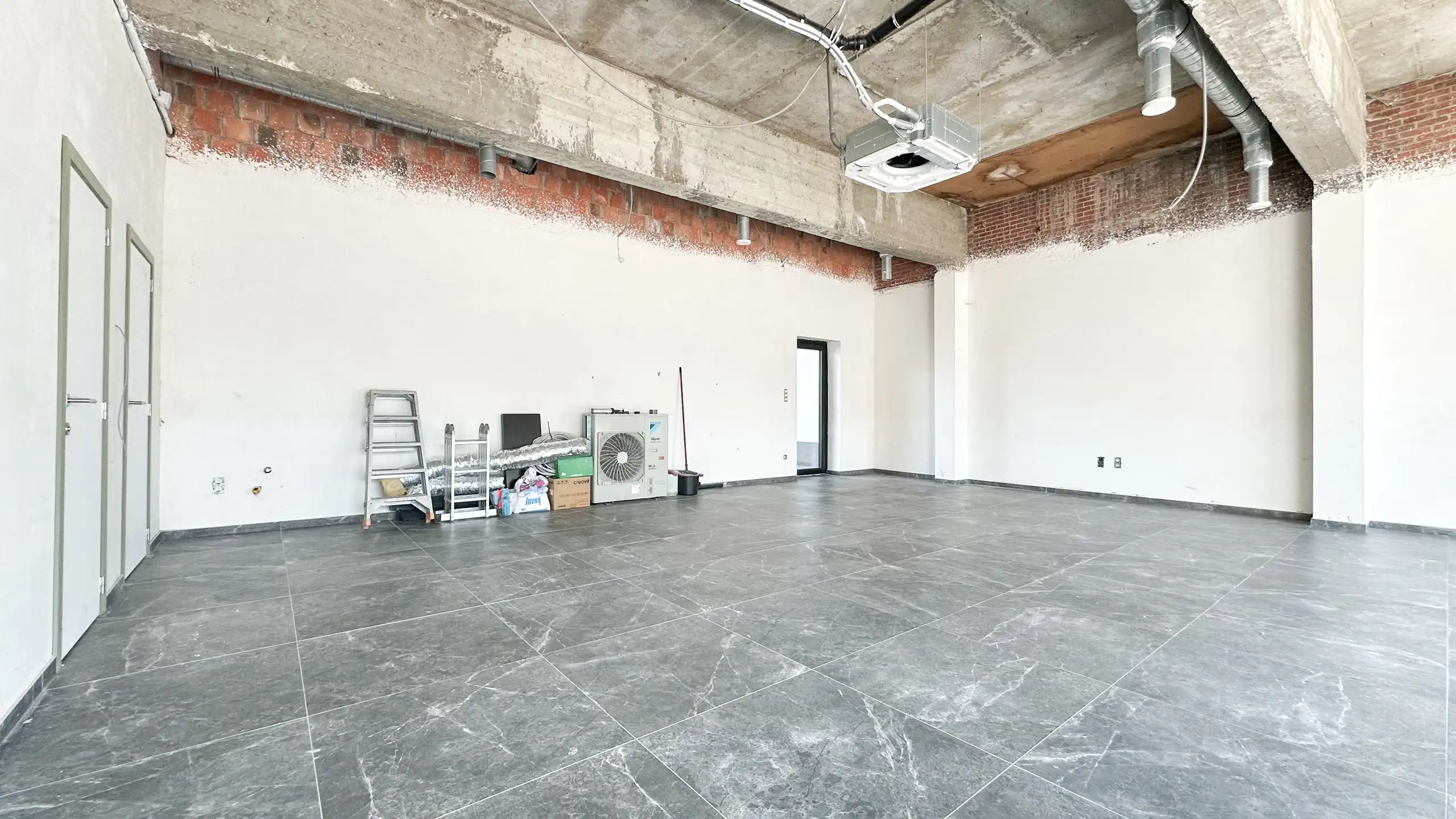 Afgewerkt handelspand van 90m² in Heppen met parkeerplaats! foto 9