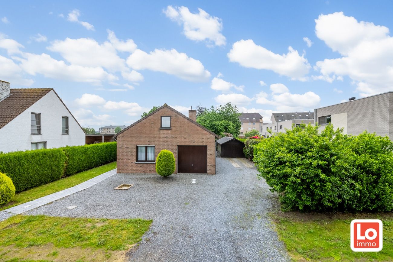 VERKOCHT! Te renoveren gelijkvloerse woning met inpandige garage op een mooie locatie in een rustige doodlopende straat in Lochristi! foto 14