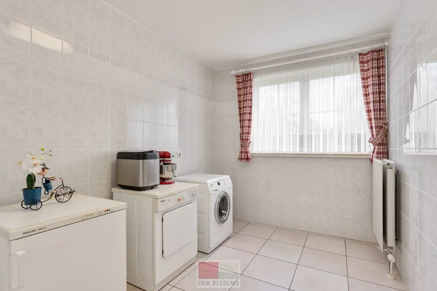 Exclusieve villa met natuurleien dak, gelegen op een unieke toplocatie in het prachtige Maasmechelen, gelegen op een perceel van 3295m². foto 8