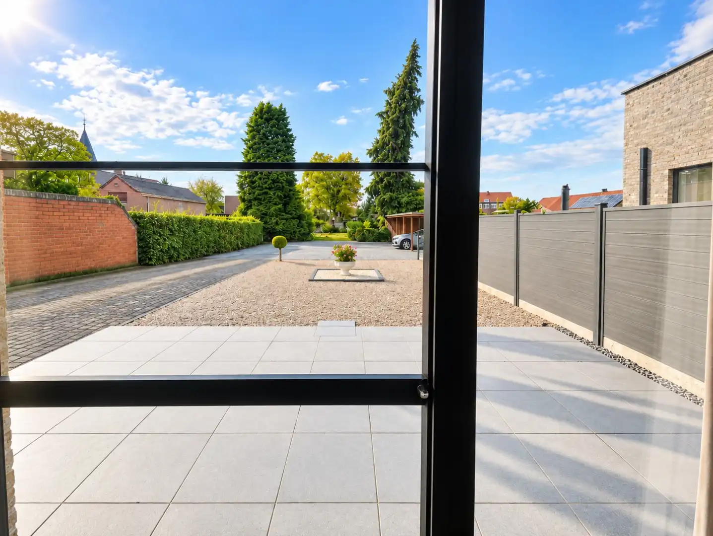 Comfortabel appartement met 3 slaapkamers, terras, tuin en carport. foto 9