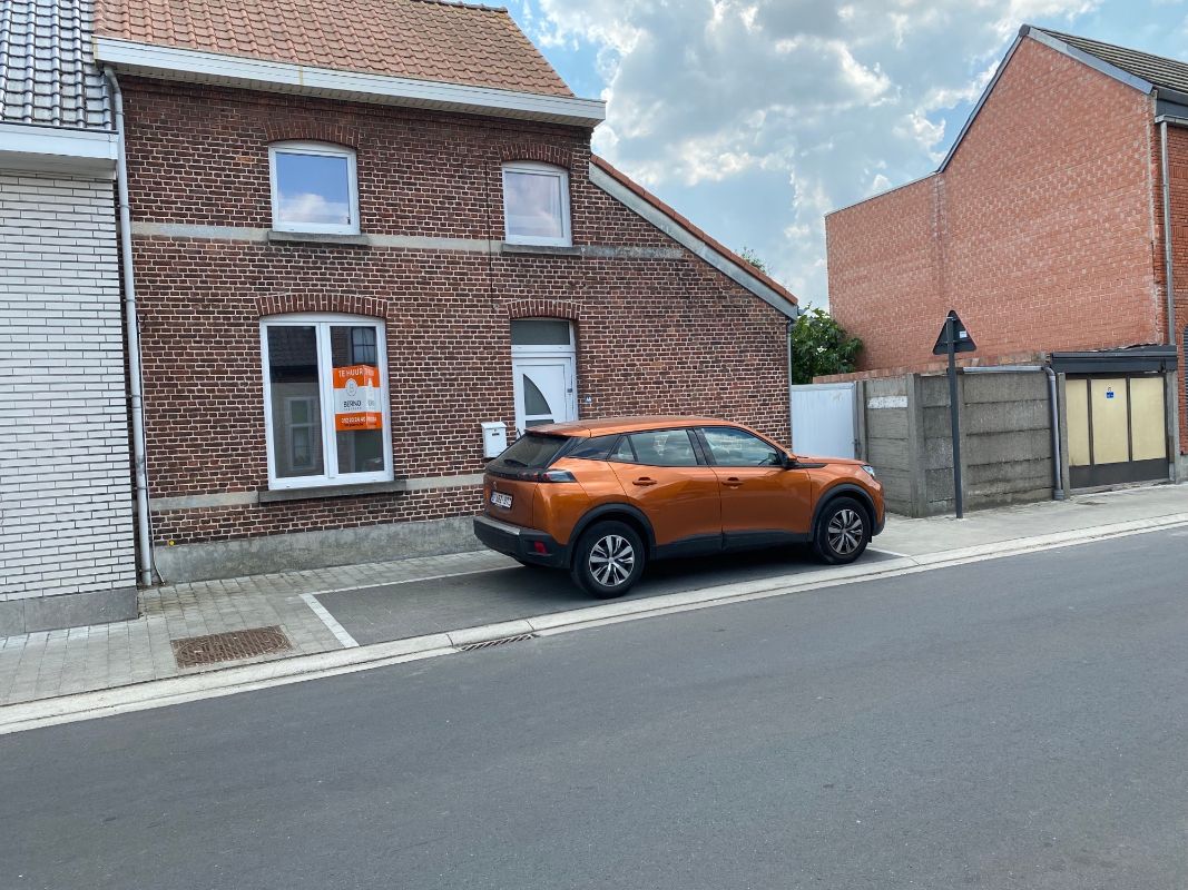 Gerenoveerde woning in het gezellige Denderbelle met 2 slaapkamers, garage en tuin. foto 1