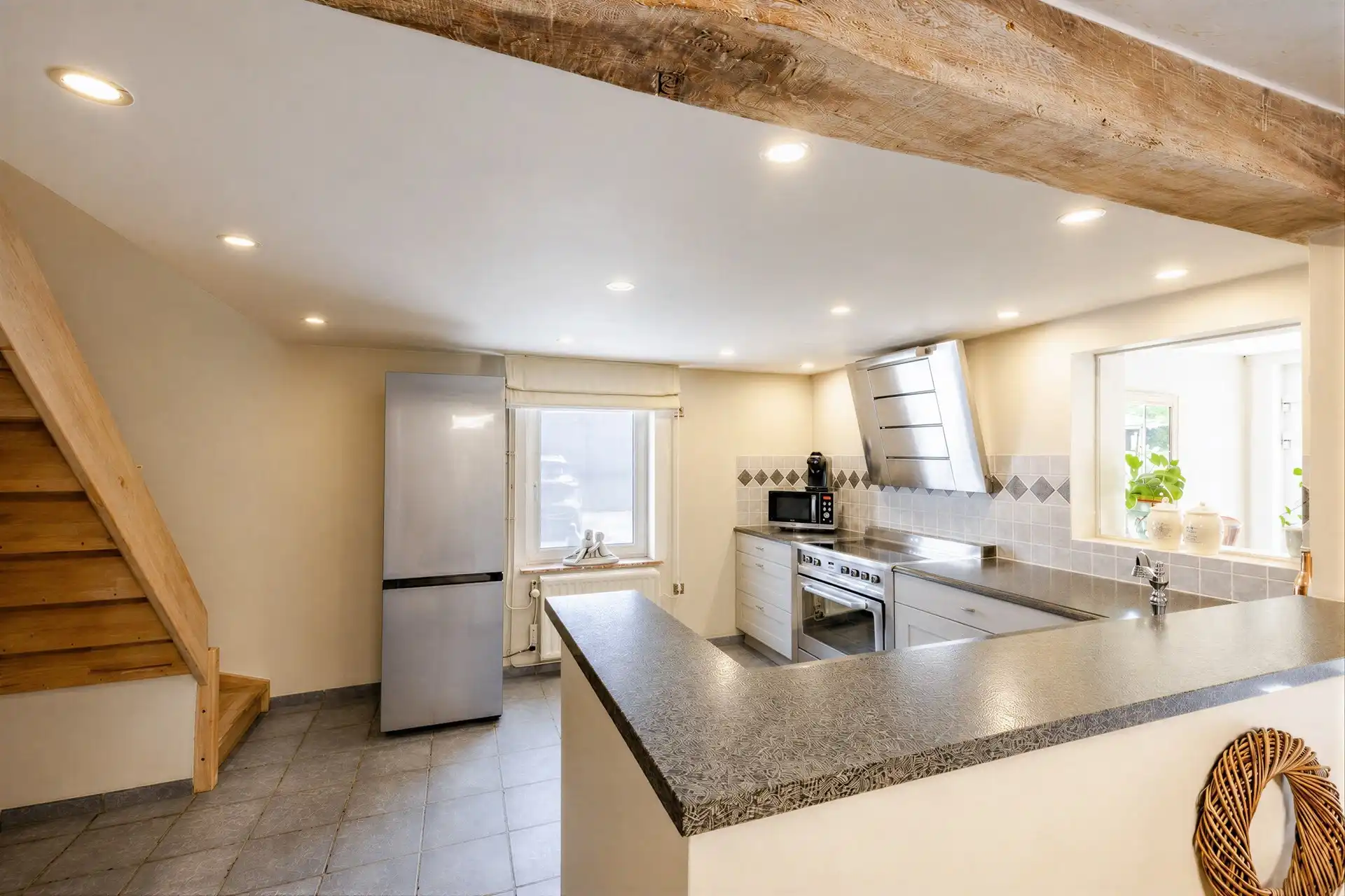 Karaktervolle woning op een rustige ligging met zuidgerichte tuin foto 9