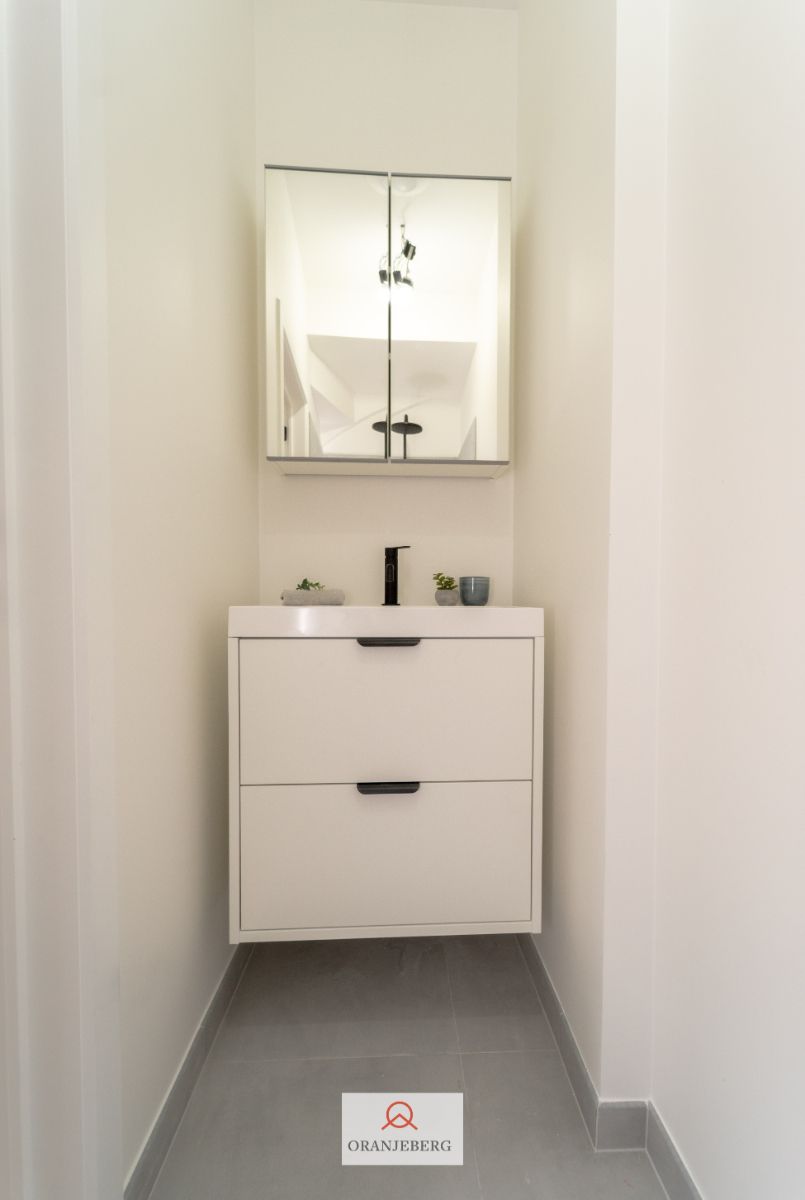 Gerenoveerde lichtrijke duplex studentenstudio foto 17