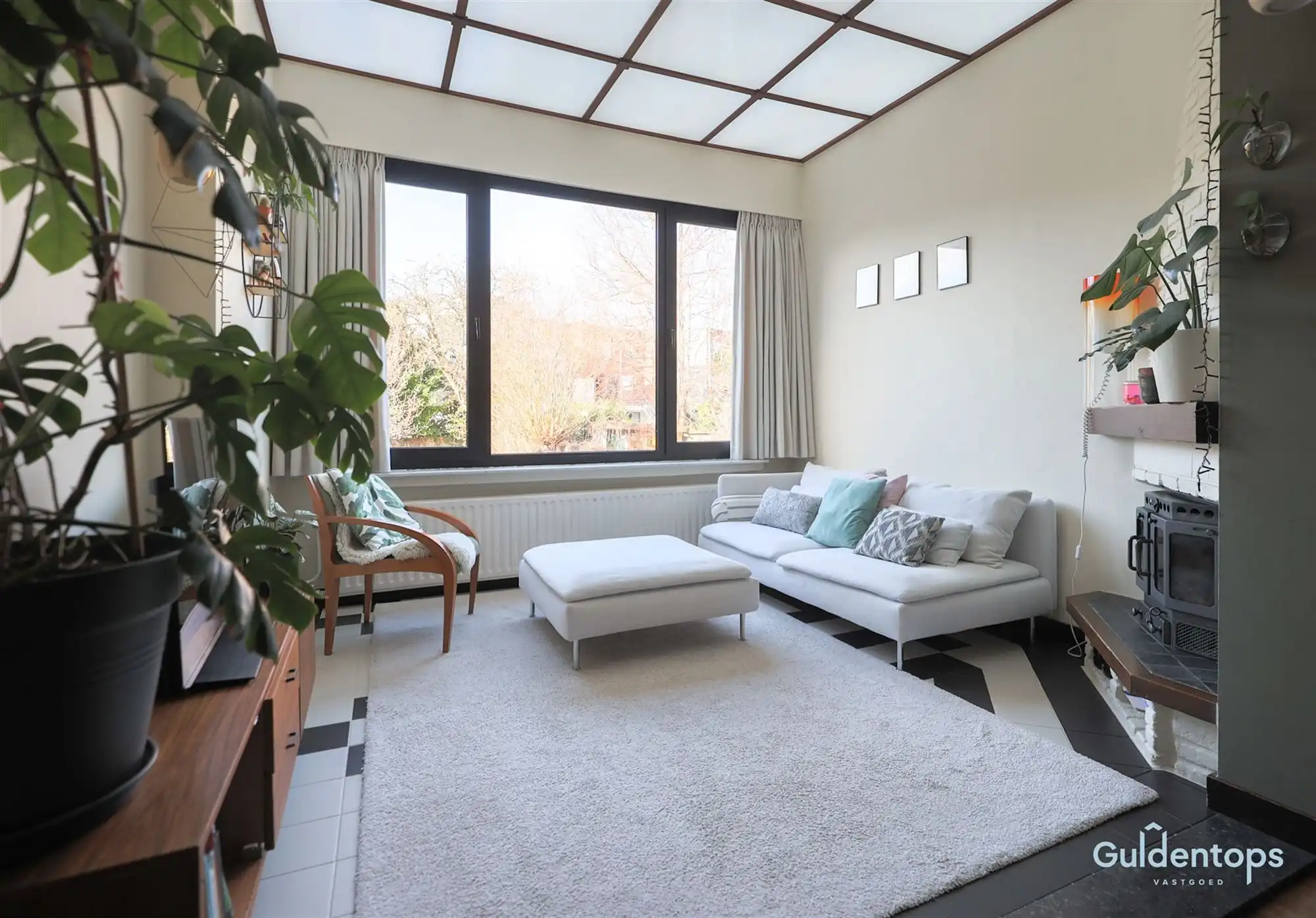 Knappe goed gelegen architectenwoning met mooie tuin foto 10