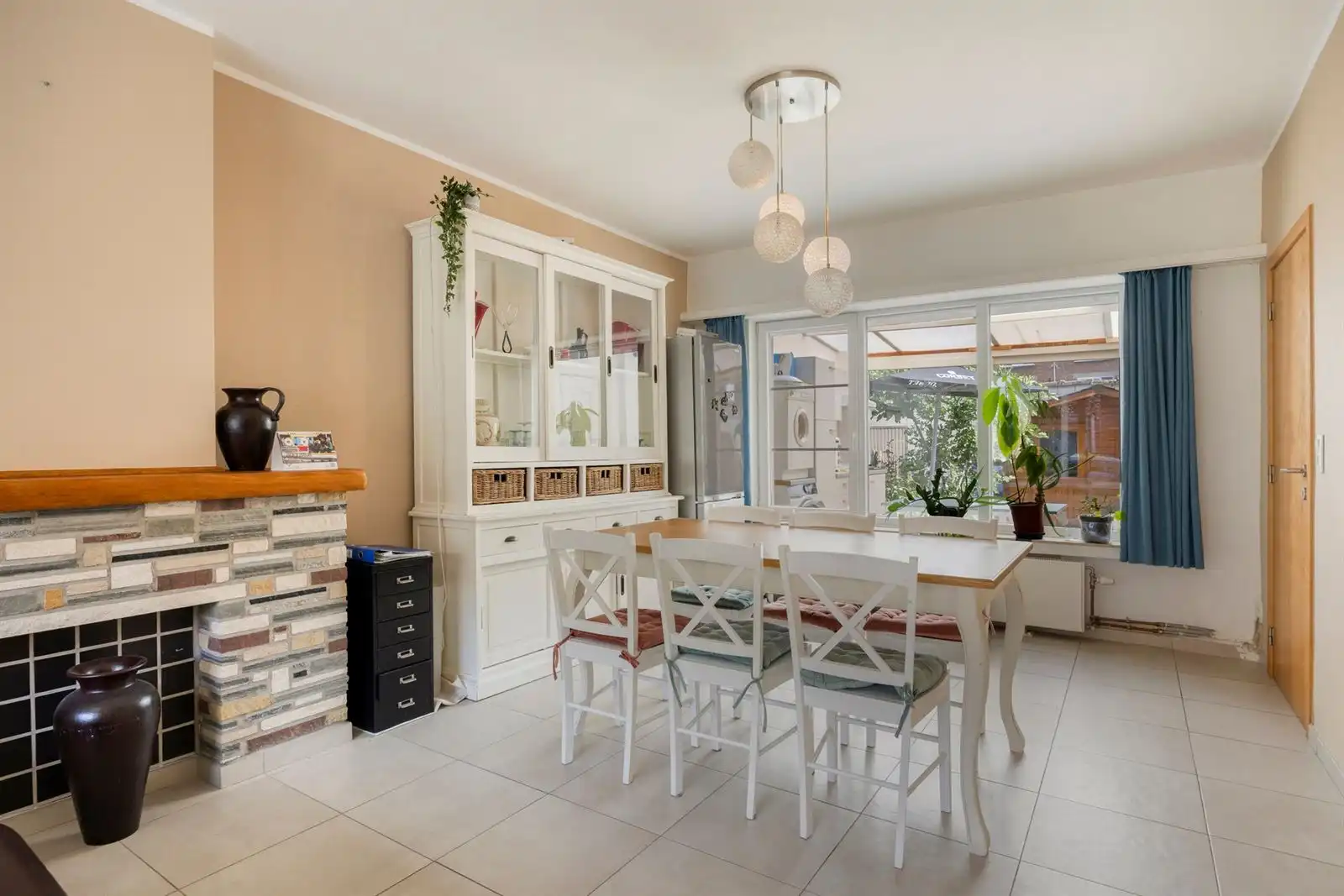 Volledig gerenoveerde 4-slpk woning met garagebox foto 6