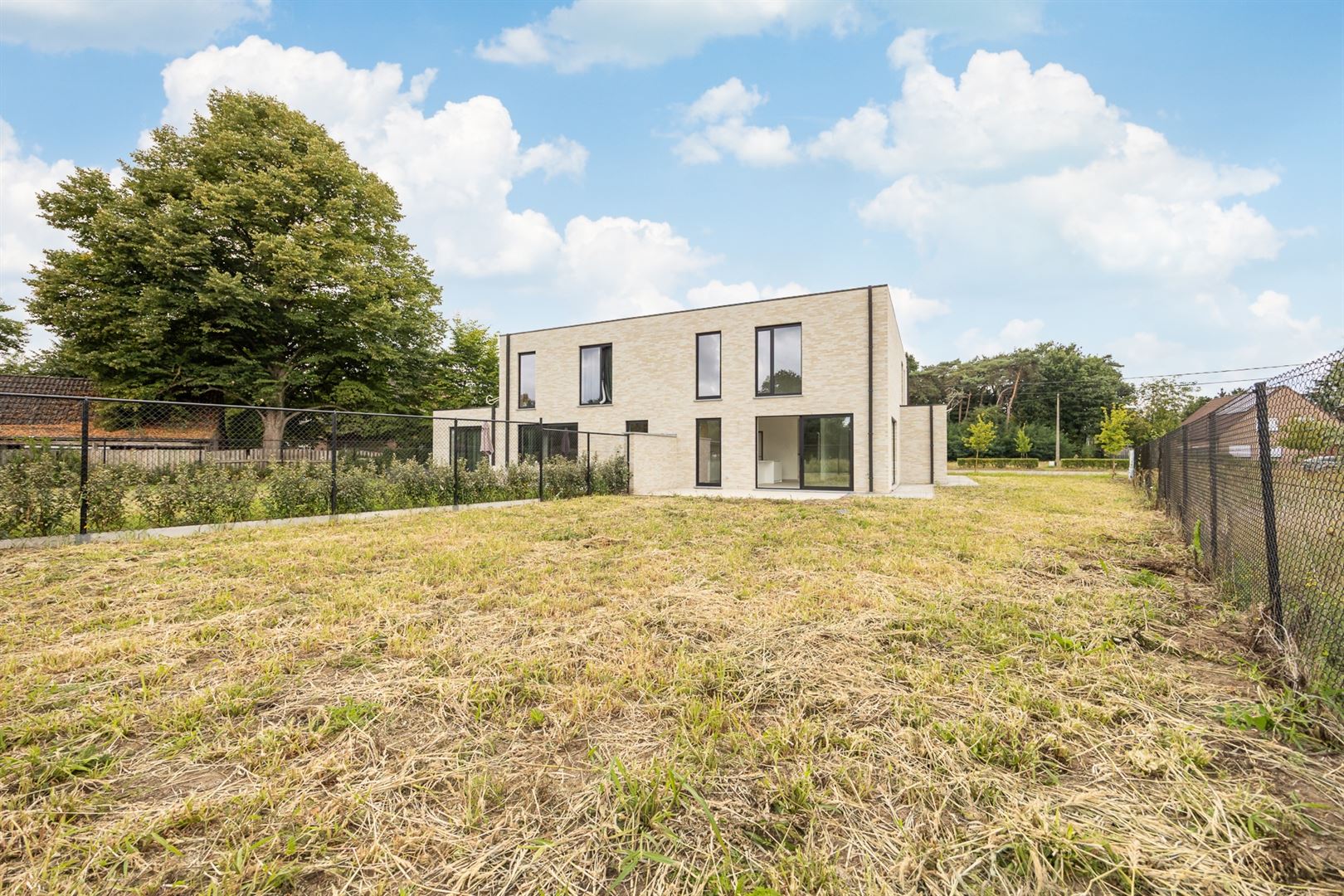 Duurzame, halfopen nieuwbouwbouwing op zuidwest perceel.  foto 30