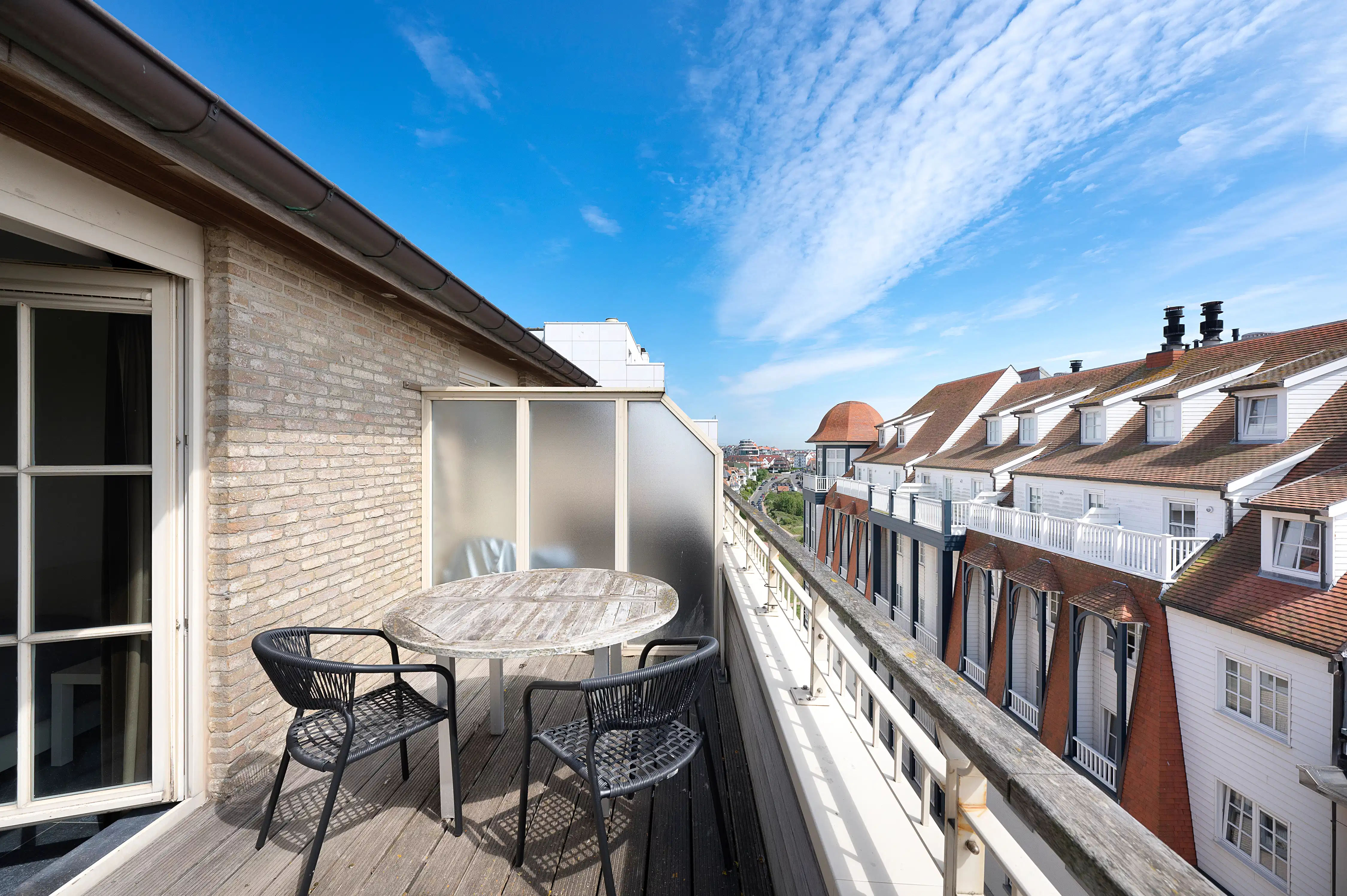 Ruim Duplex appartement op enkele passen van de Zeedijk te Duinbergen foto 2