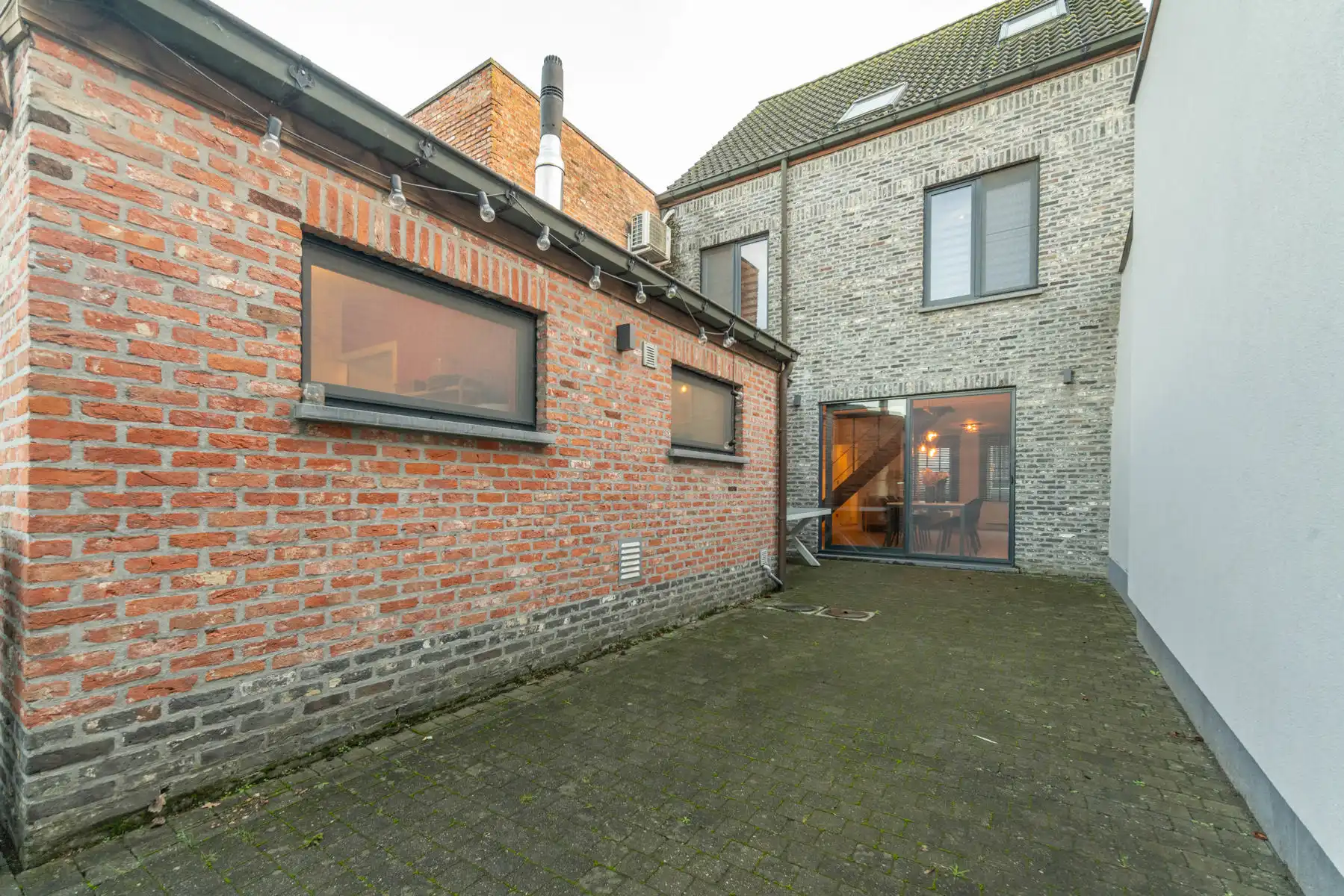 Instapklare, modern afgewerkte woning met B-label te Niel. foto 7