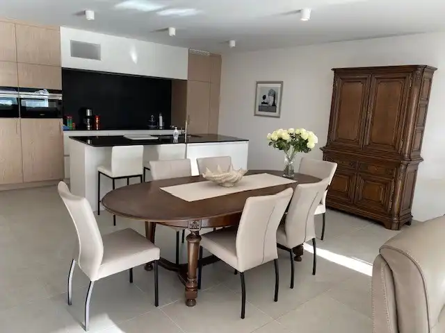 Ruim en instapklaar appartement met 3 slaapkamers, 2 terrassen en garage. foto 6