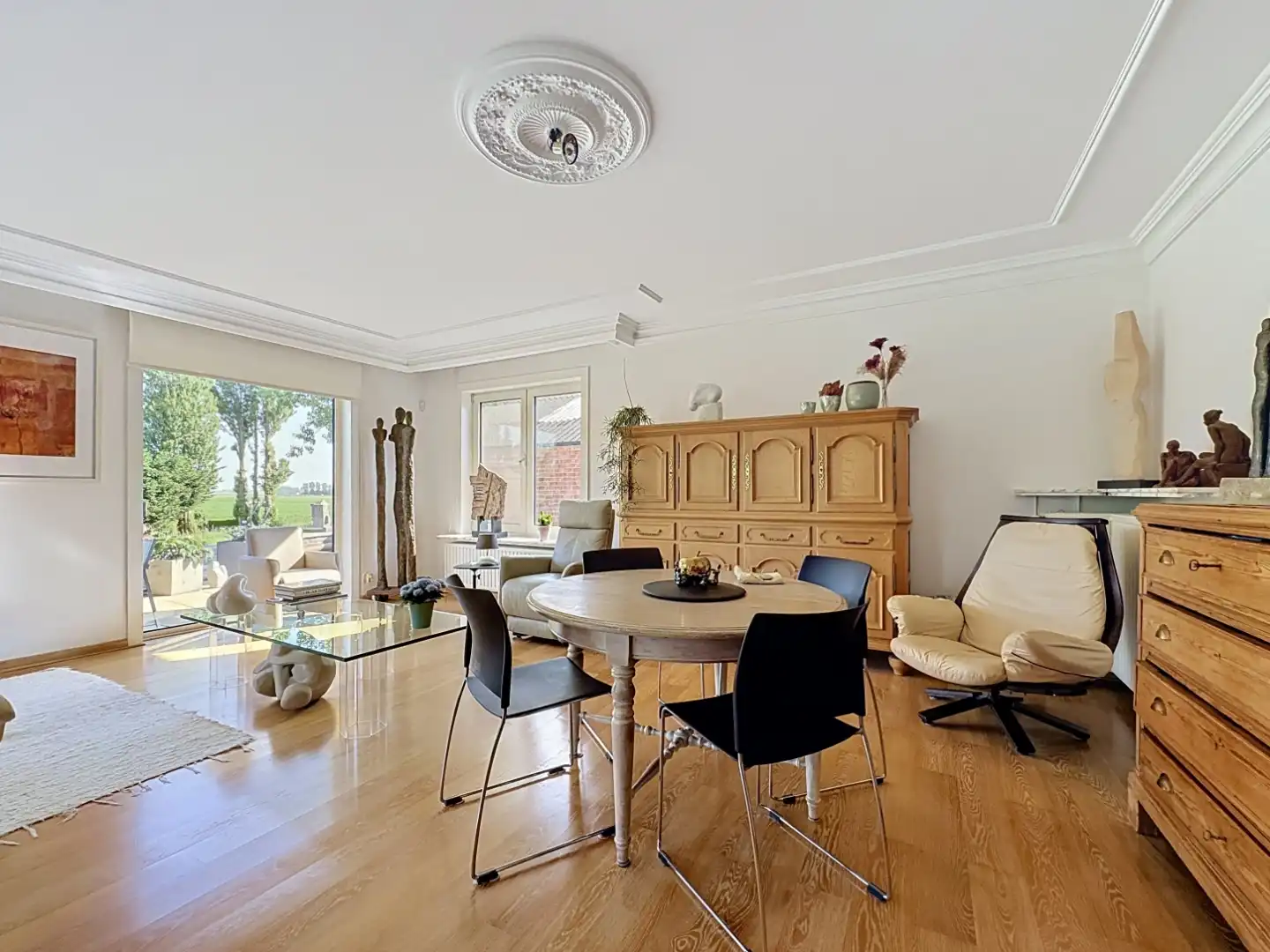 Ruime en zongerichte woning te koop te Wulpen. foto 3