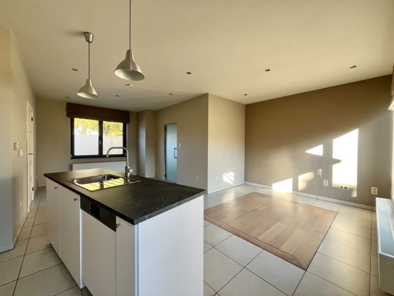 Charmante en gunstig gelegen woning te huur in Sint-Amandsberg foto 3