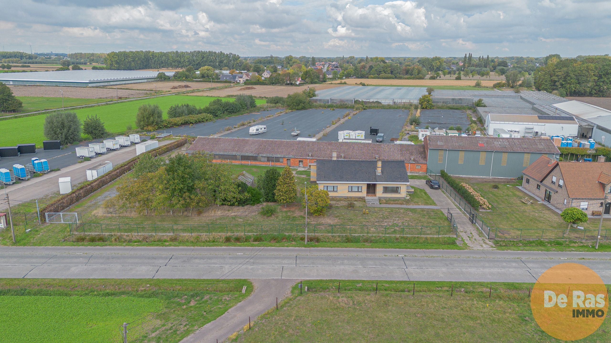 LOKEREN -Landelijk gelegen bedrijfswoning met stallencomplex foto 25