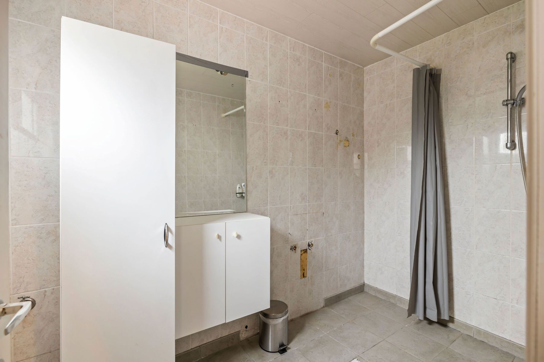 Charmante gerenoveerde woning met ruime garage & magazijn foto 28