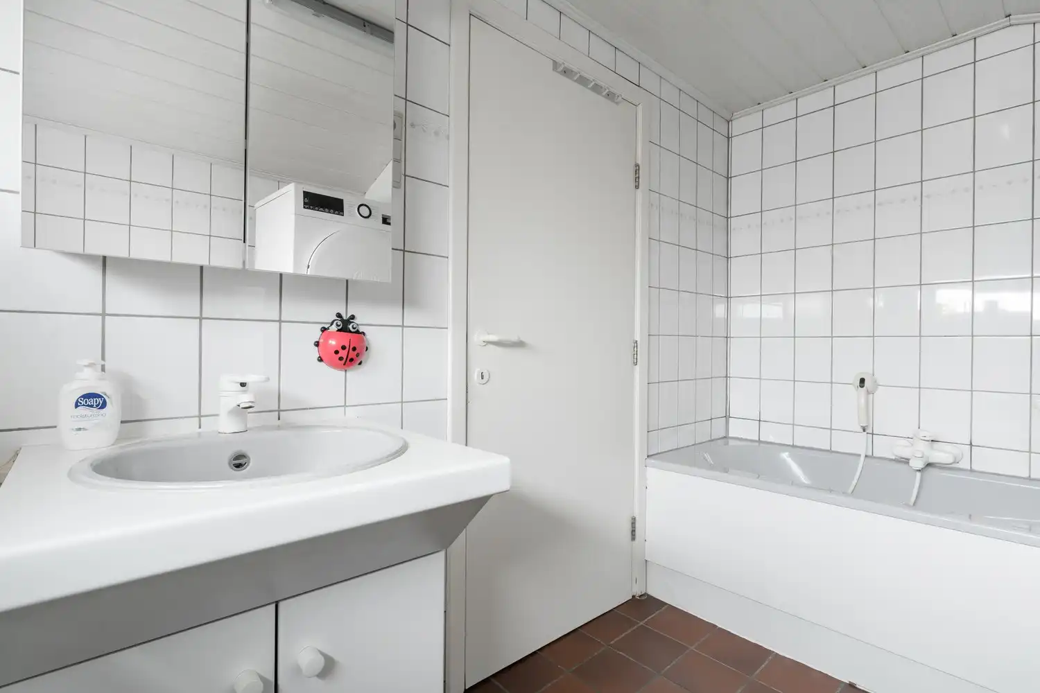 Instapklare  gezinswoning op ruim hoekperceel van 784 m² foto 22